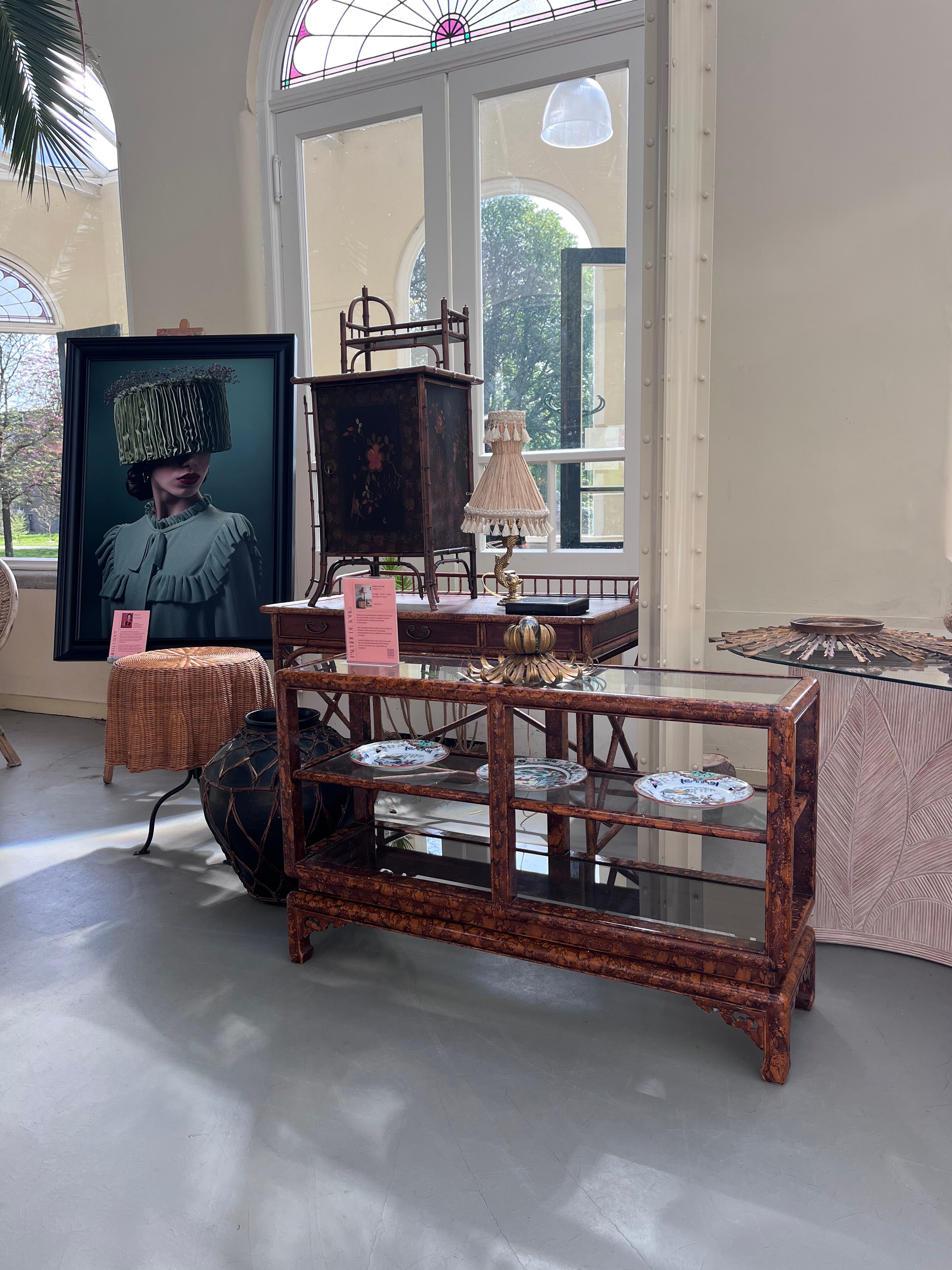 Lacquered console shelf "Faux Tortoiseshell" — Chinoiserie style