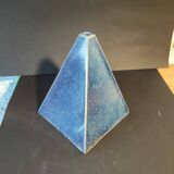 Soliflore pyramide en céramique émaillée bleu profond – pièce signée