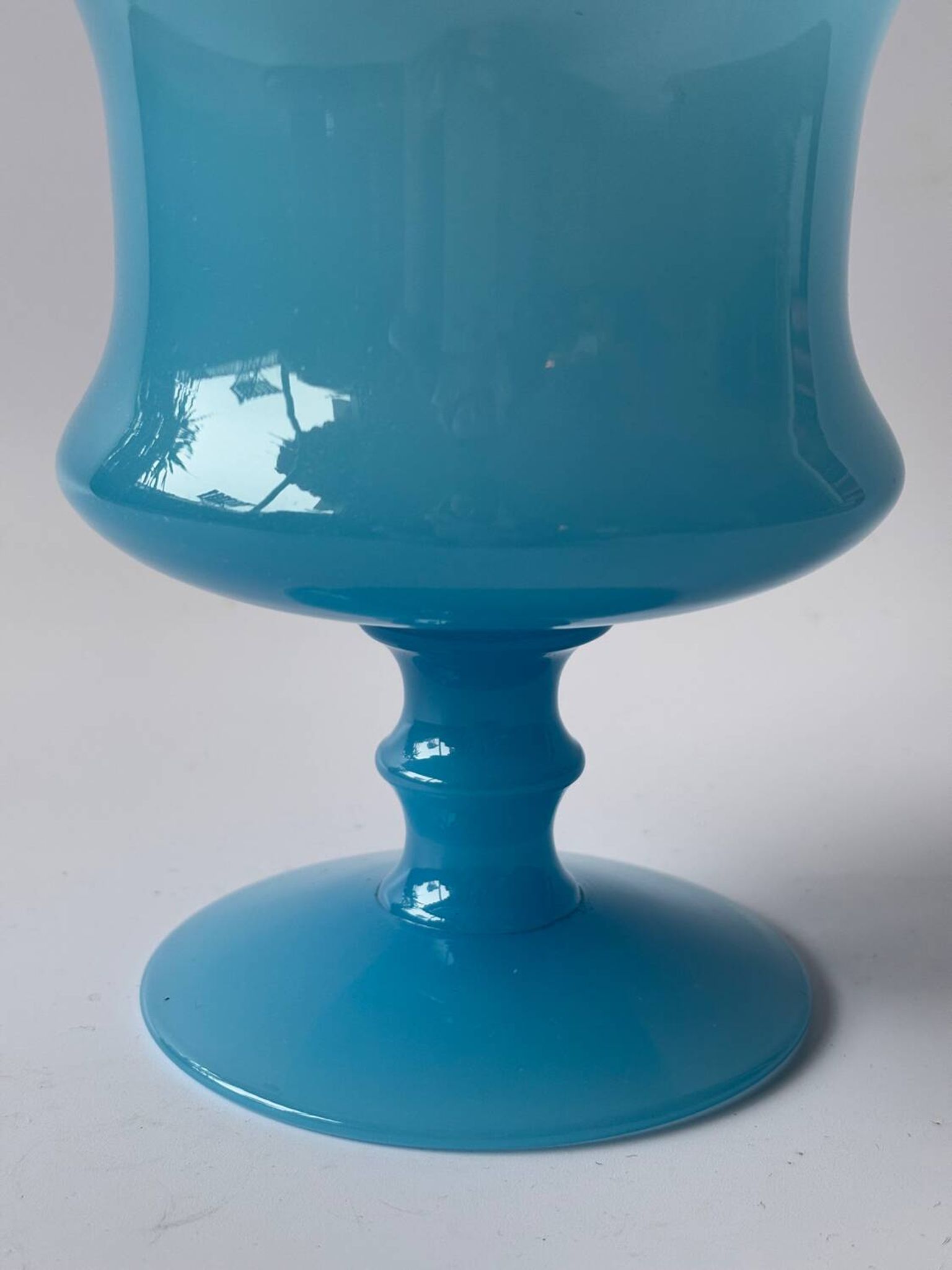 Vase vintage en opaline bleu