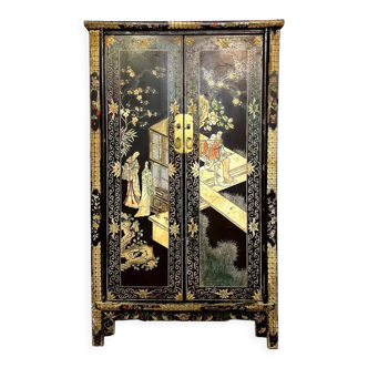 Armoire chinoise laquée noire 19ème siècle