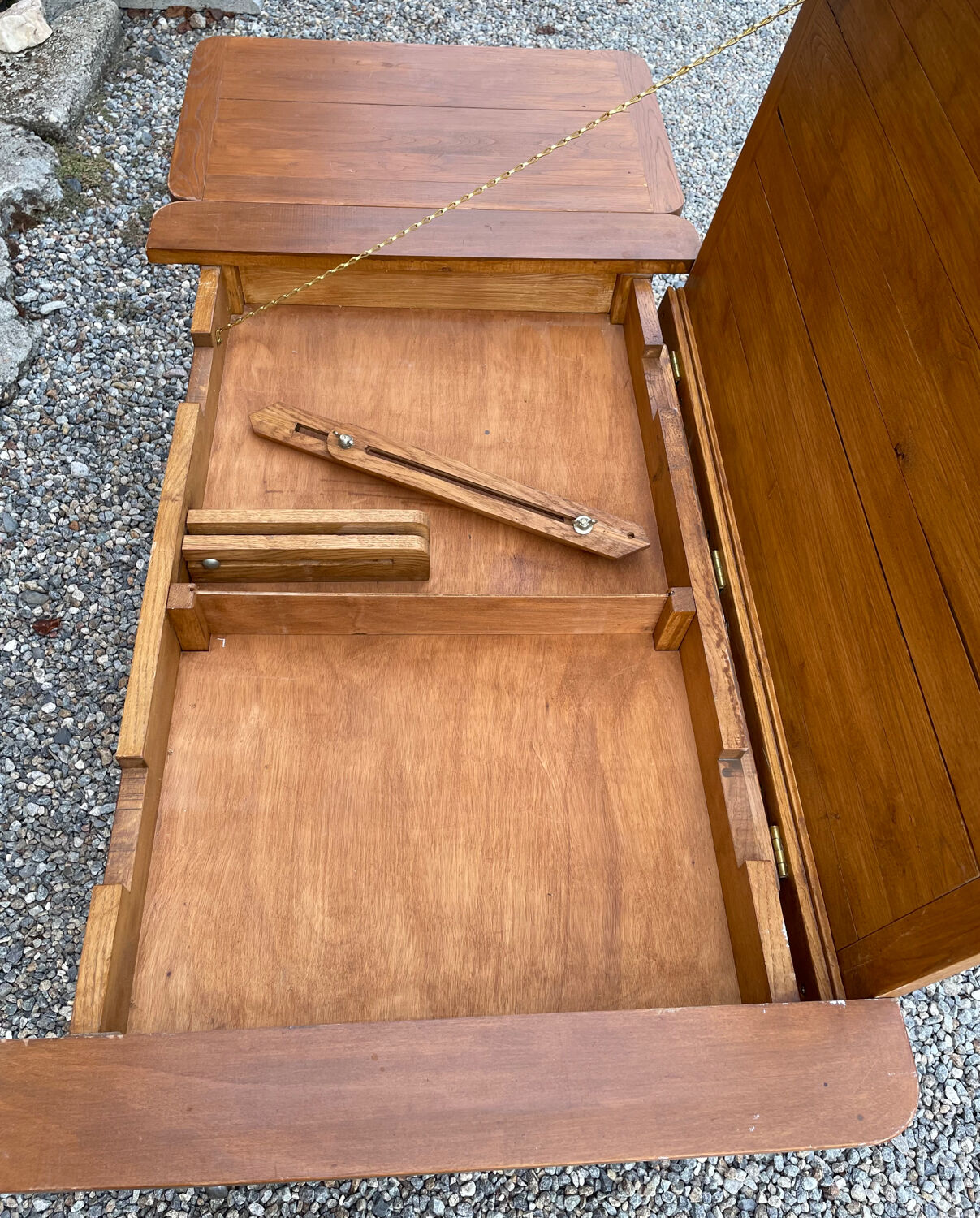 Extendable wooden desk with drawer