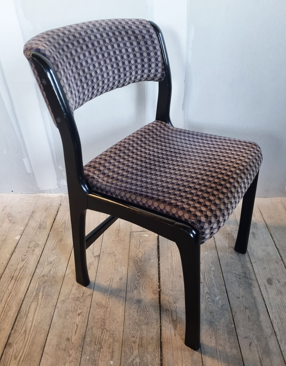 Paire de chaises esprit scandinave velours années 80