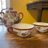 Lot of tea cups and Chinese porcelain pot