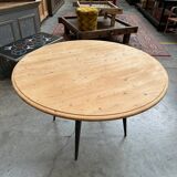Round table tolix legs