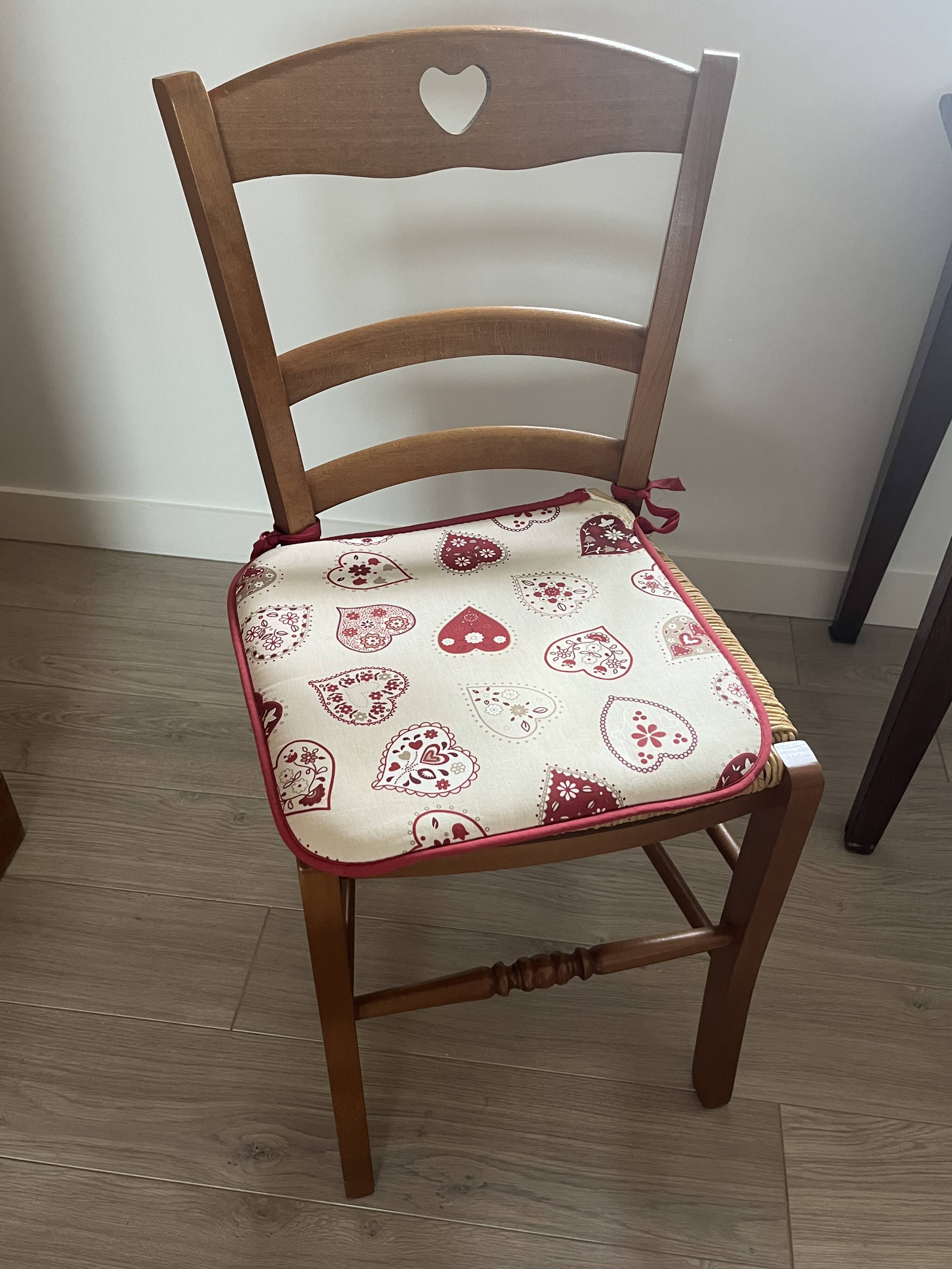 Round solid wood table