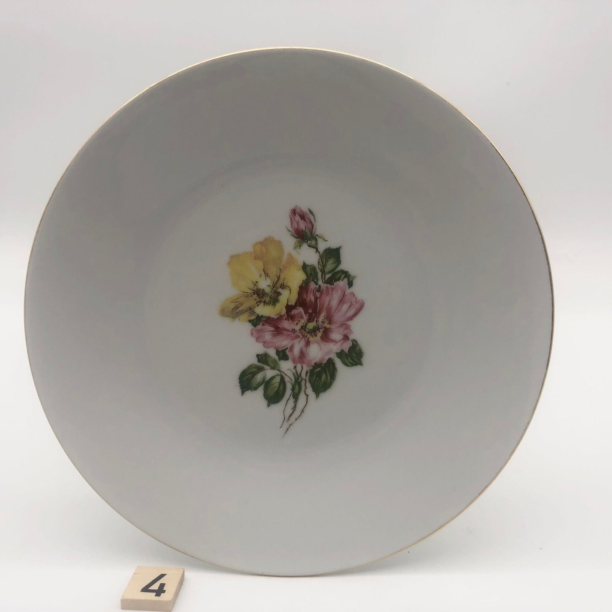 Hutschenreuther Arzberg-Bavaria Germany, 4 Porcelain dessert plates