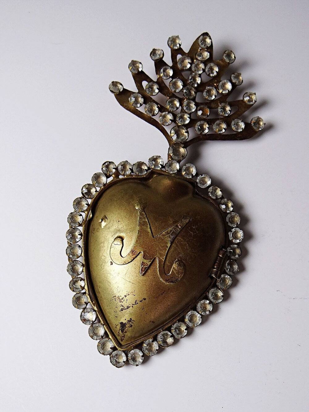 Ex-voto ancien cœur enflammé de Marie pomponne serti de strass, XIXe-XXe