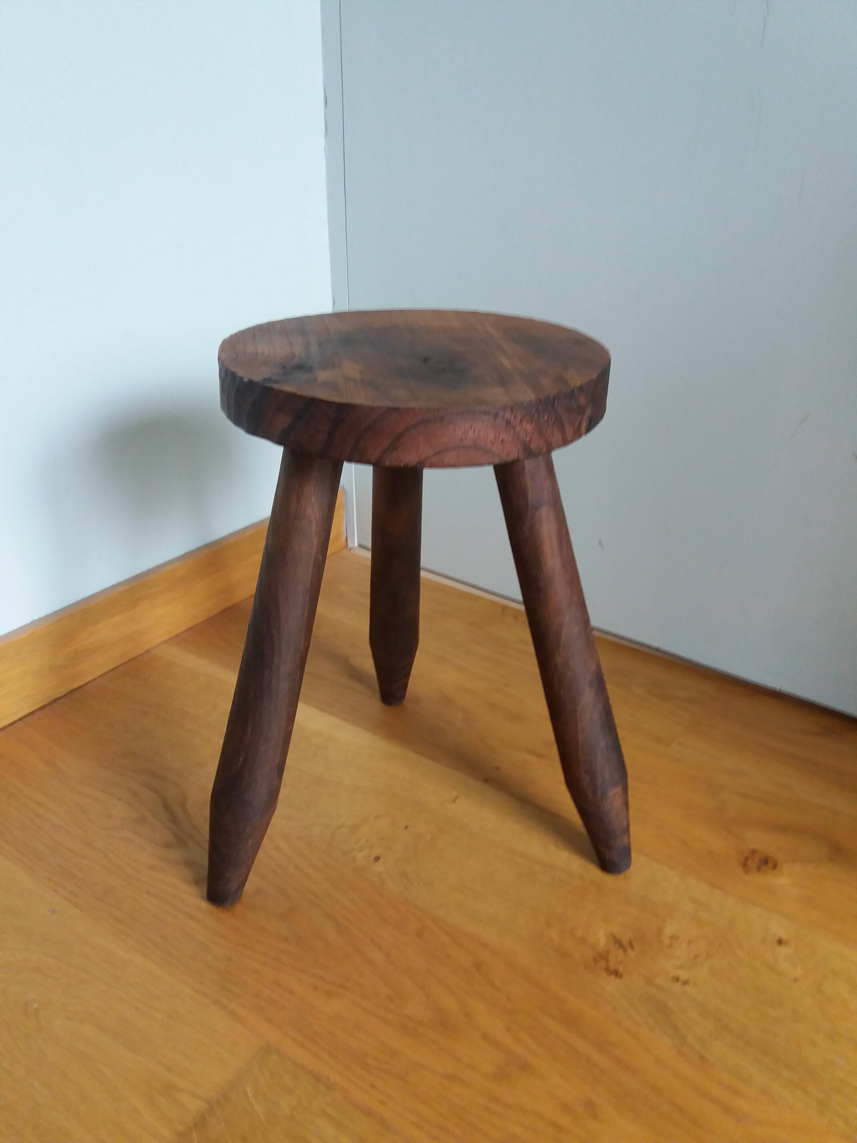 Tripod pencil leg stool