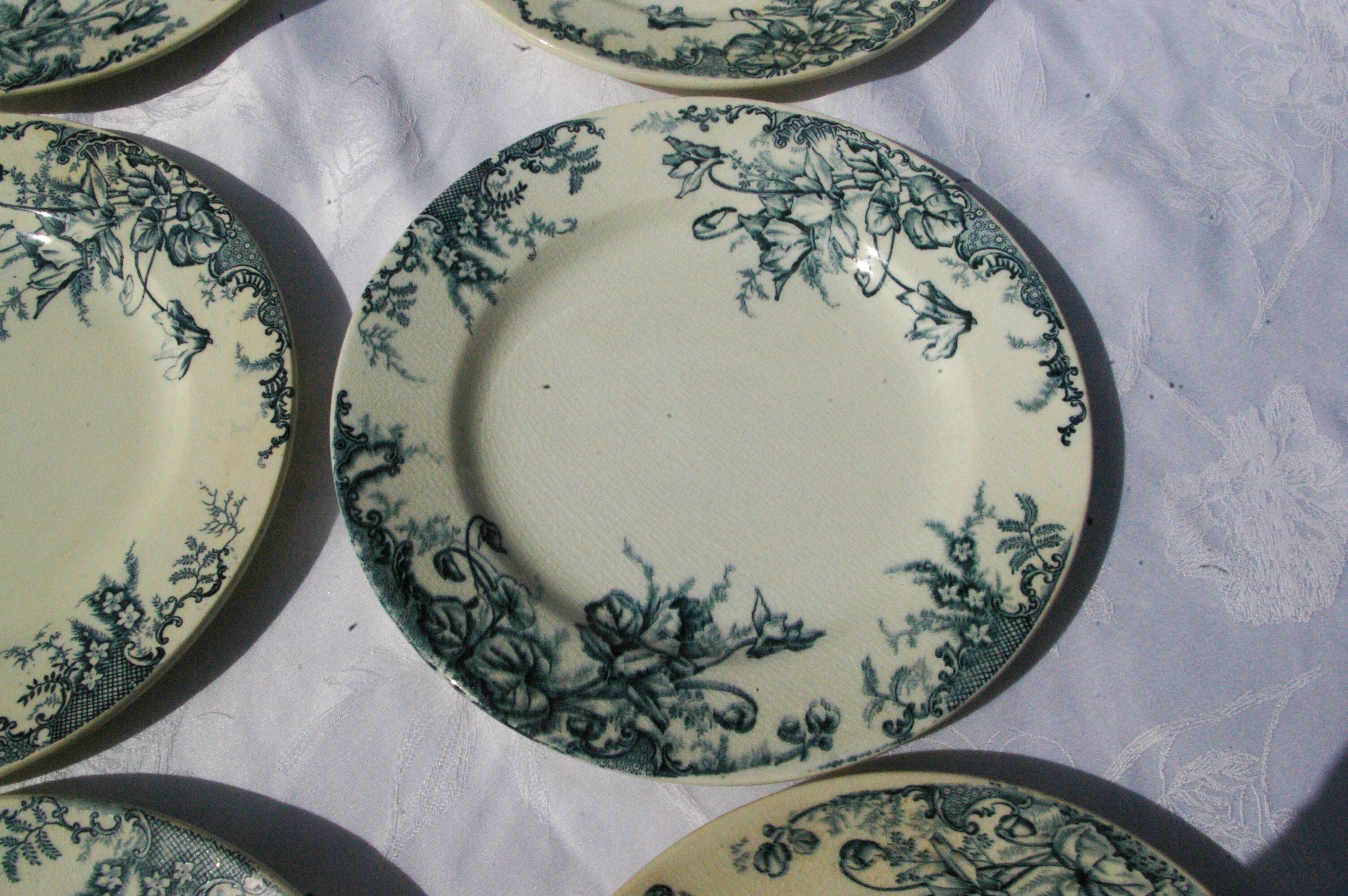 8 Flat plates in Clairefontaine Léon Grave earthenware Cyclamens model
