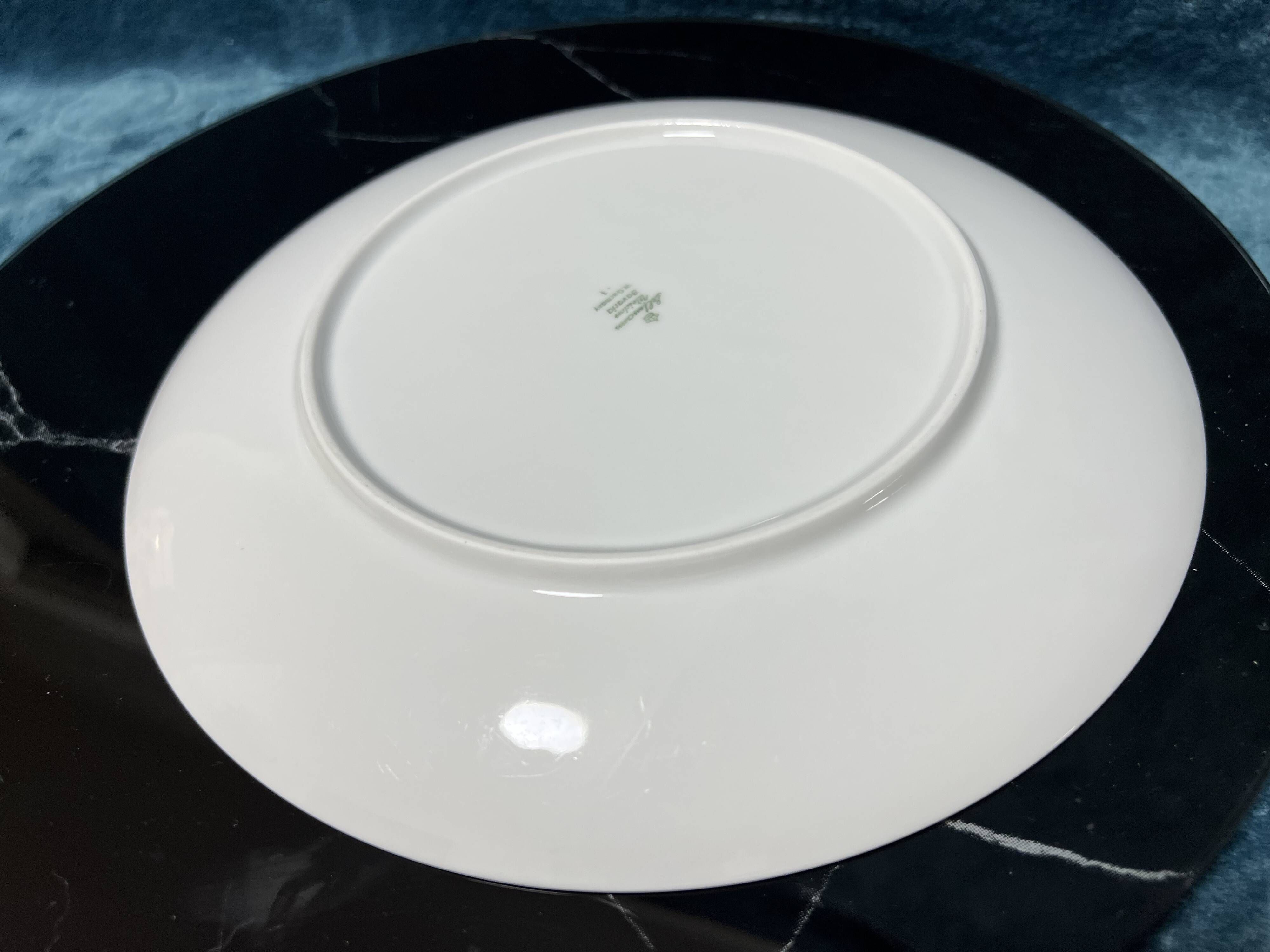2 flat plates in white porcelain Seltmann Weiden, Bavaria, W. Germany