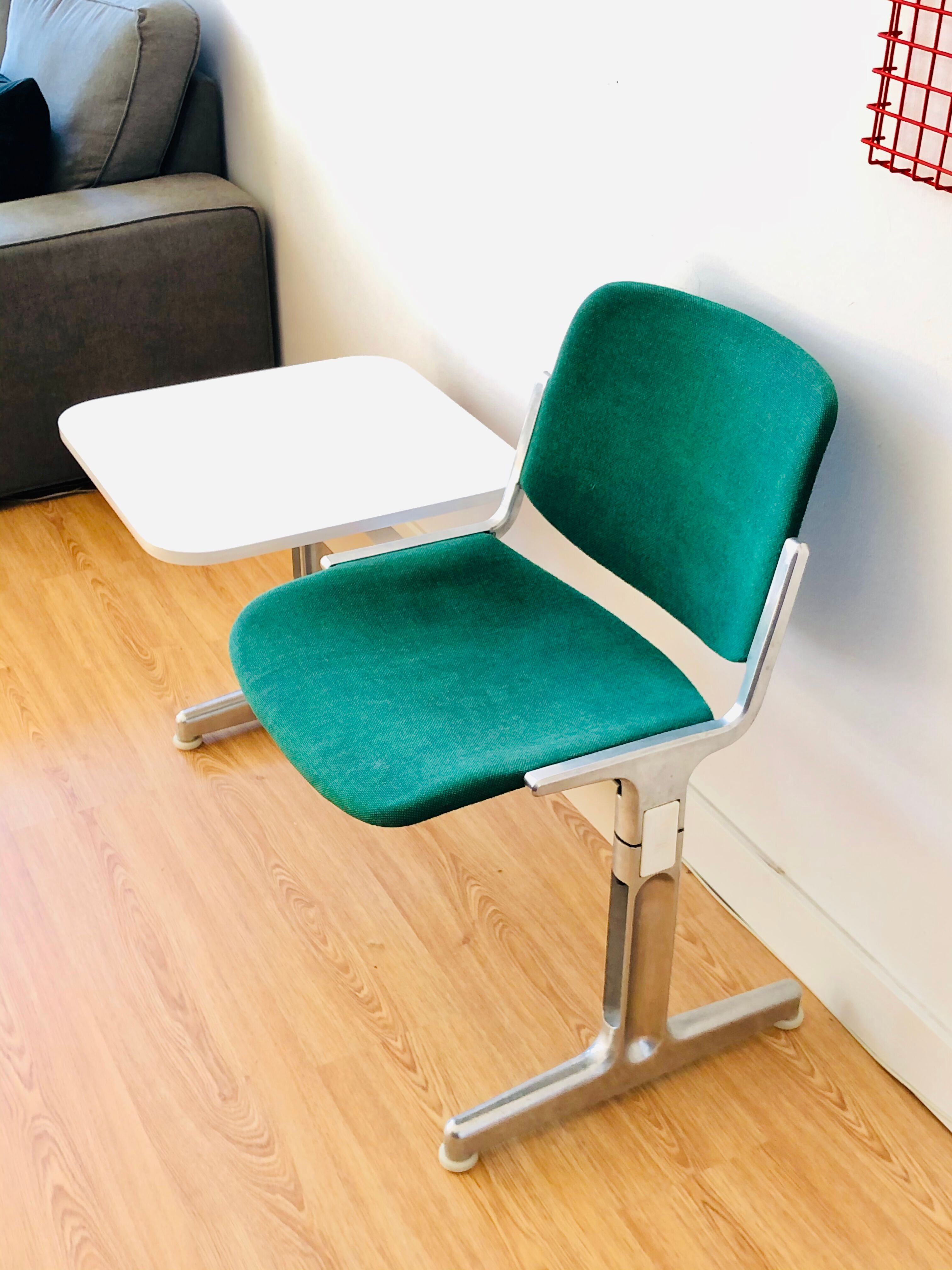 Fauteuil et tablette Castelli Anonima Giancarlo Piretti