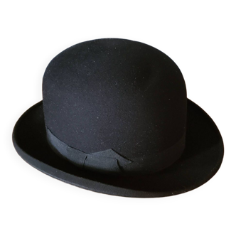 Black felted English bowler hat