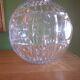 Vase boule en cristal taillé (