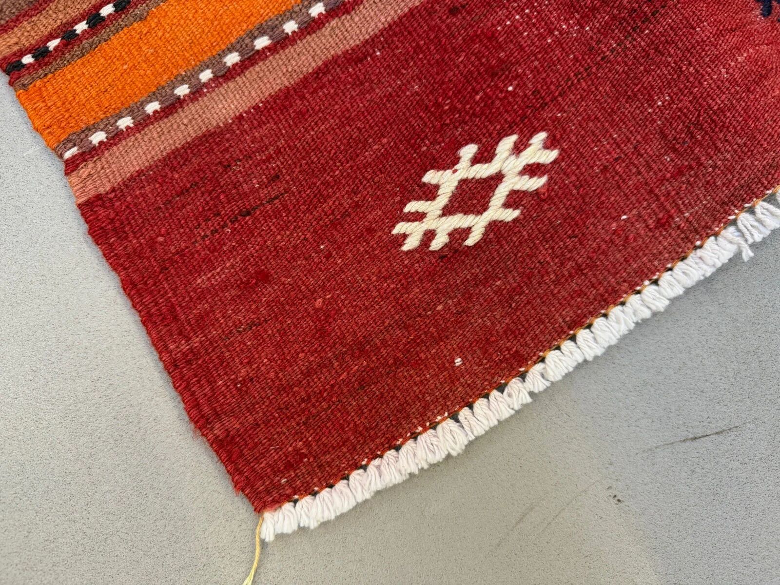Medium vintage Turkish kilim rug 125x88 cm wool kelim 2516