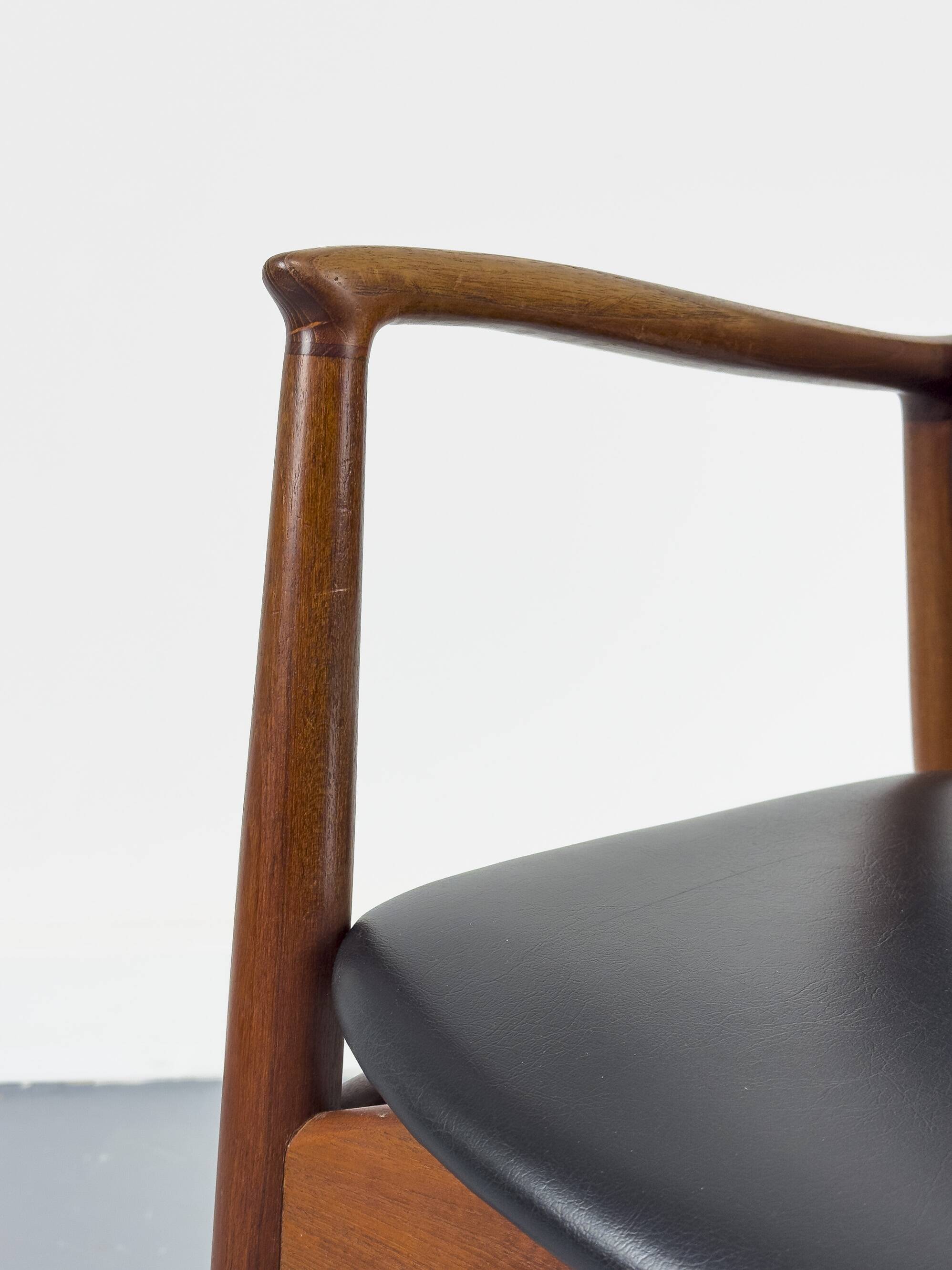 Fauteuil en teck danois par Erik Buch pour Ørum Møbelfabrik, années 1960.