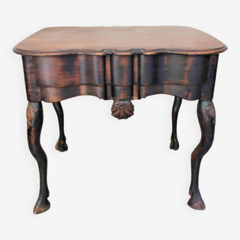 18th century table with hunting motifs.