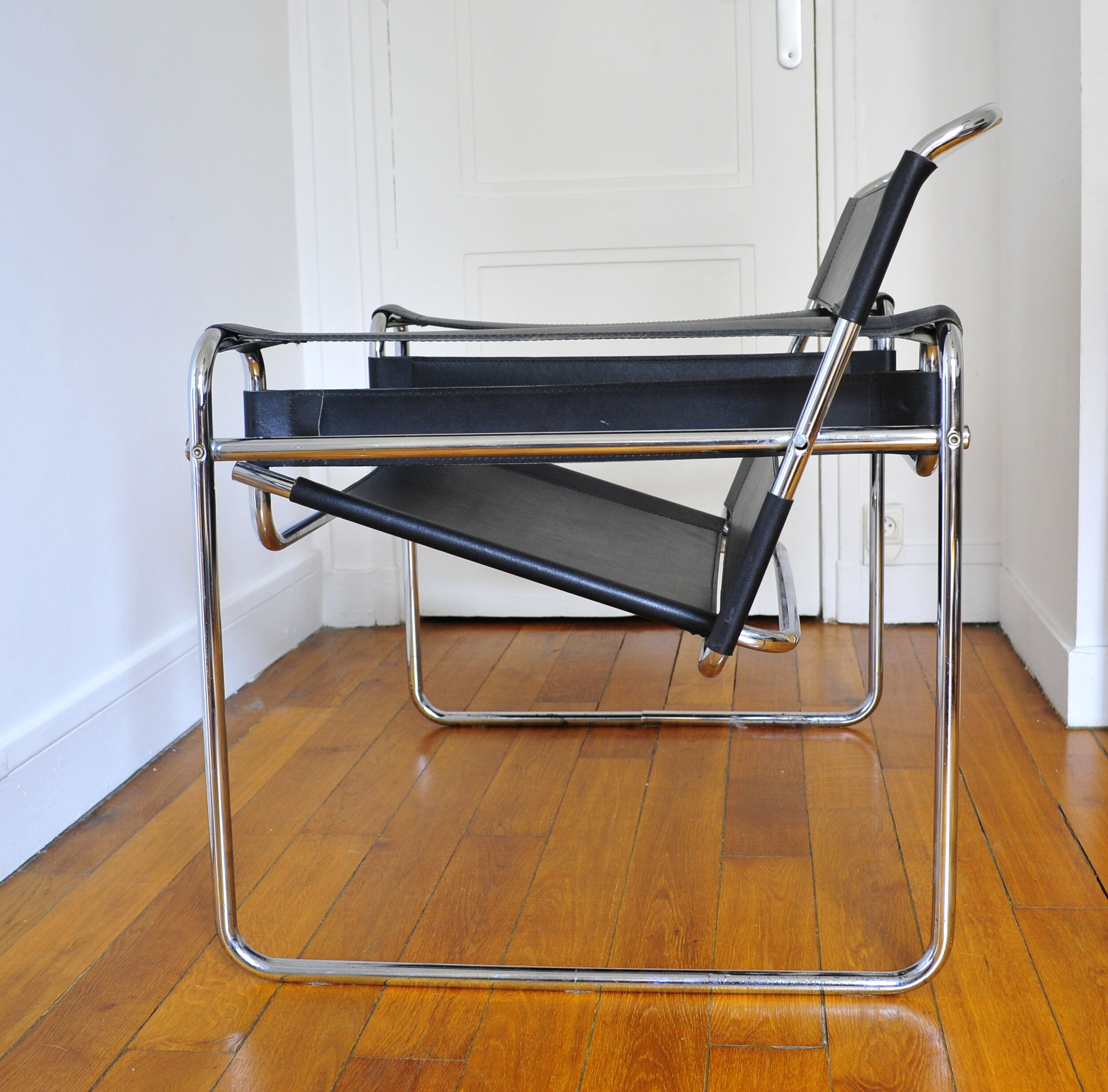 Wassily B3 leather armchair by Marcel Breuer Made in Italy 1970