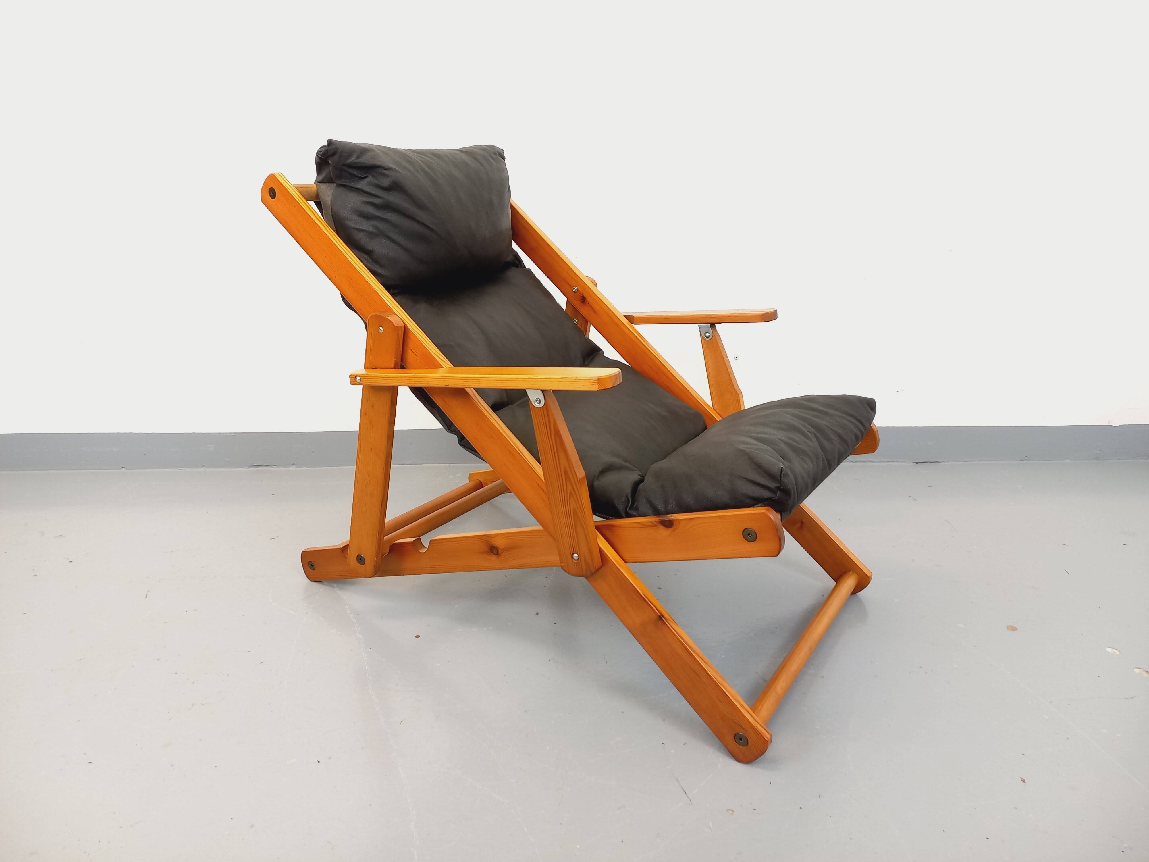 Vintage adjustable folding chaise longue armchair in pine and faux leather