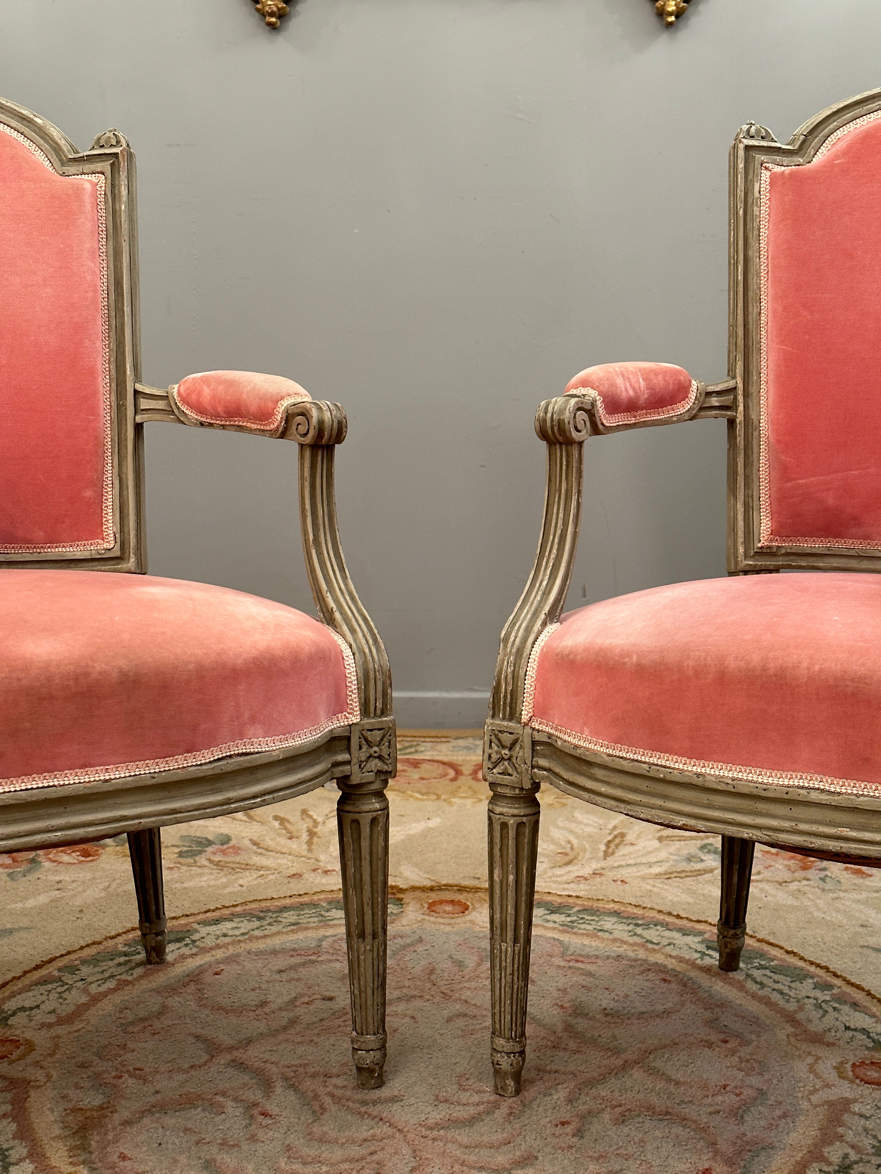 Paire de fauteuils cabriolets d'époque Louis XVI vers 1770