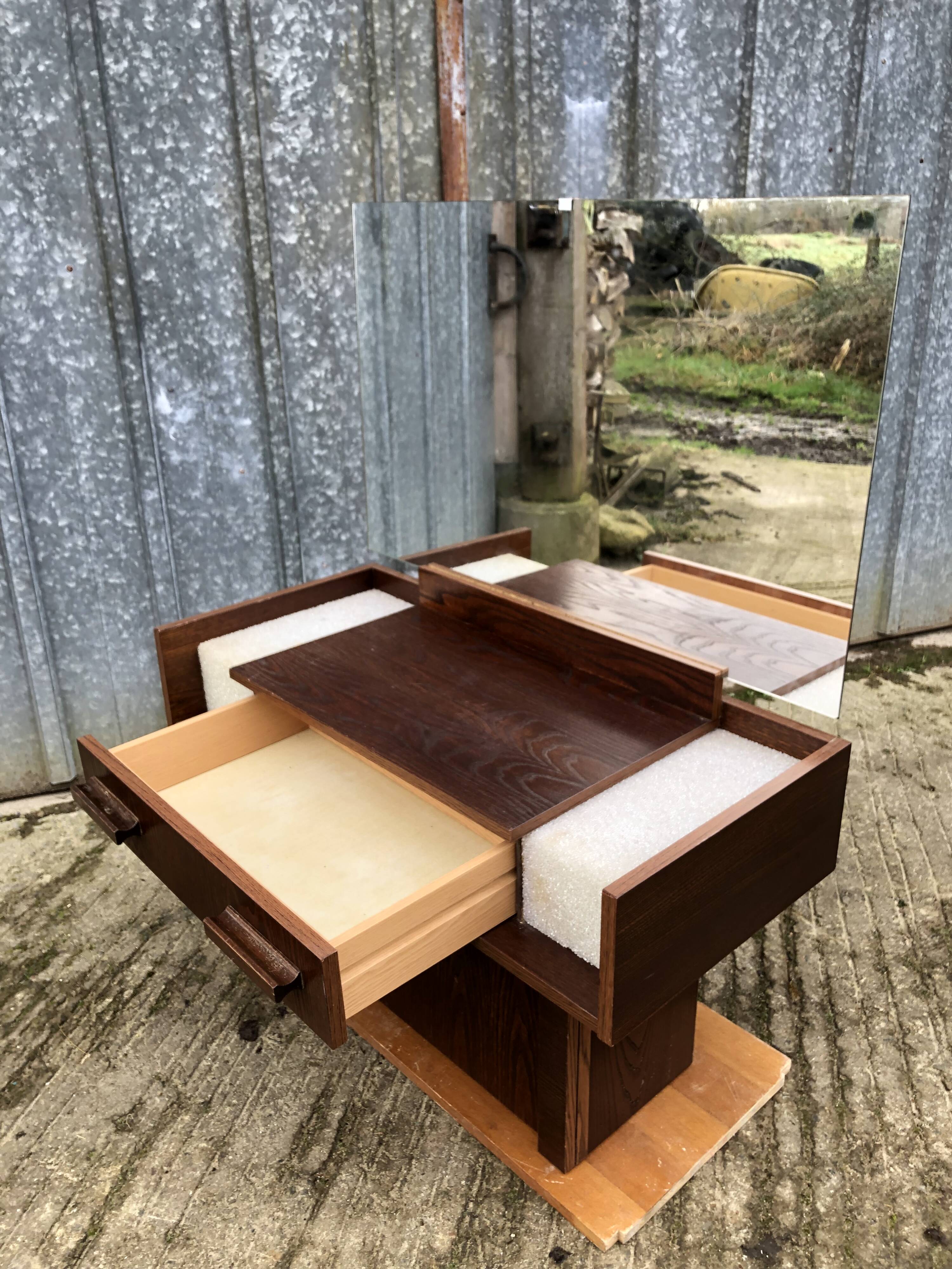 Vintage elm veneer dressing table with 1 drawer and 2 resin lamps.