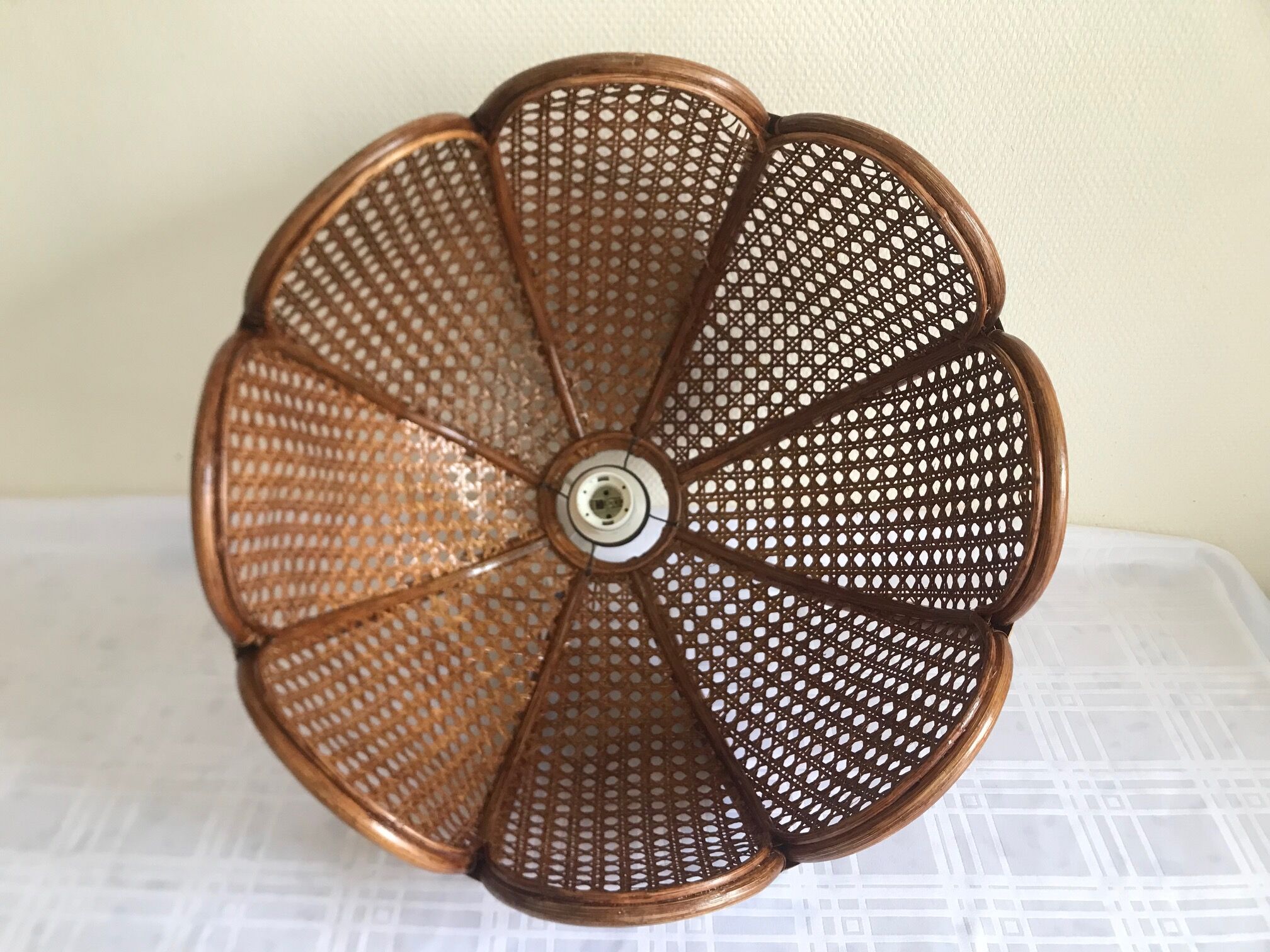 Suspension fleur rotin