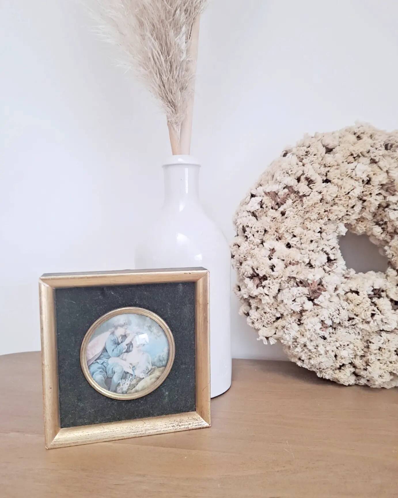Miniature Romantic scene in gilded wood and velvet