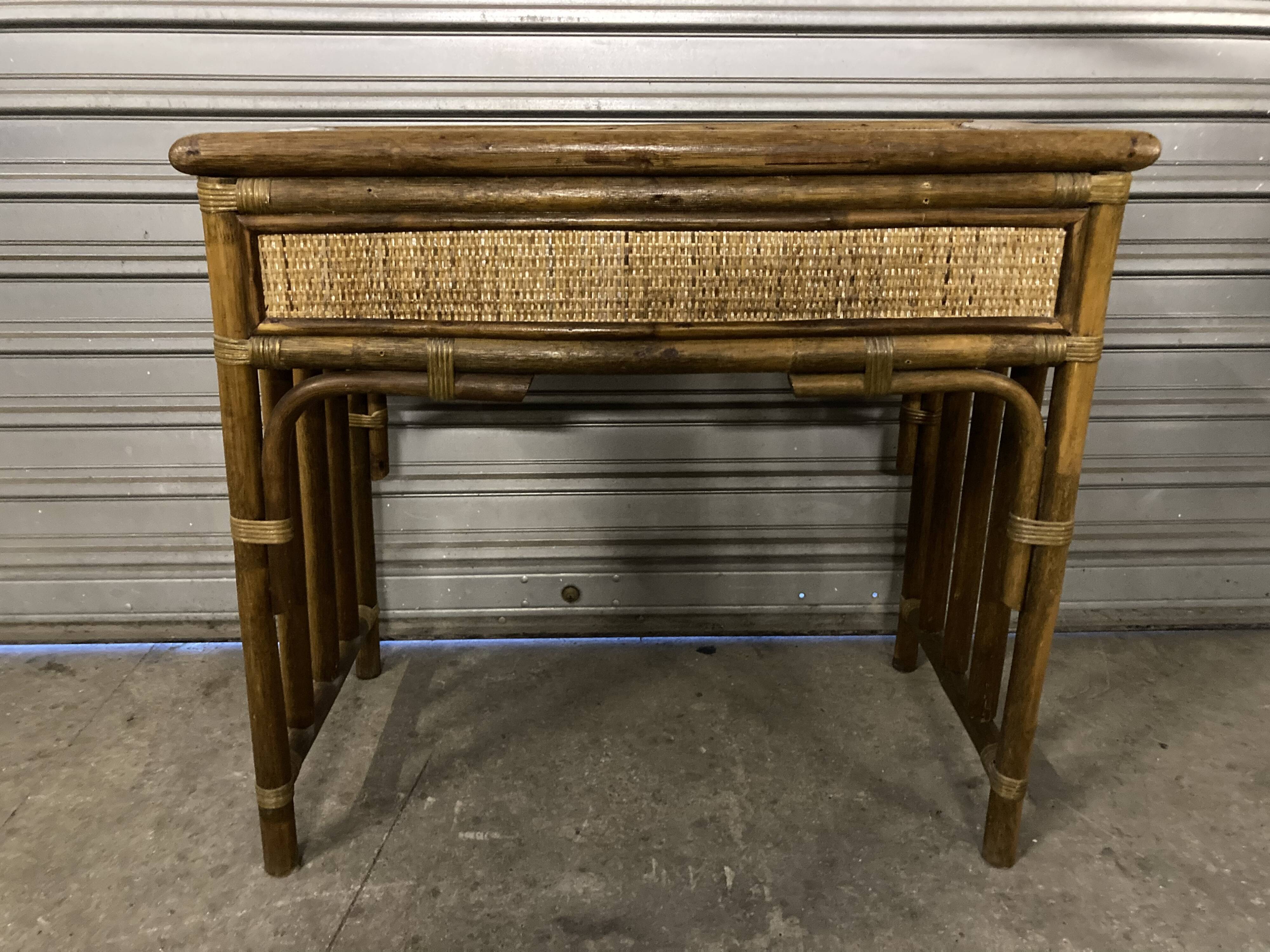 Side table in bamboo and wicker