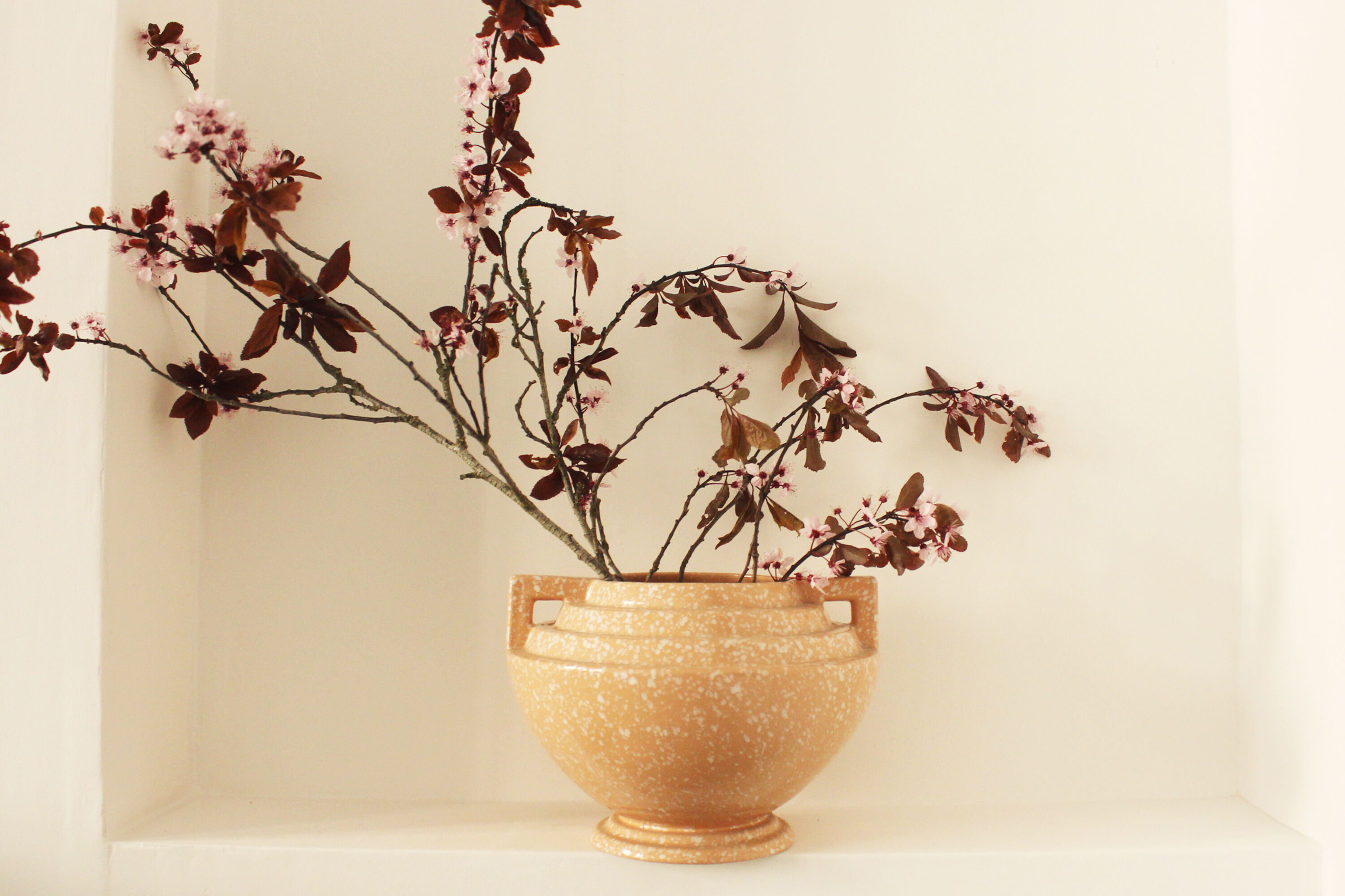 Vase original rose pâle moucheté de blanc