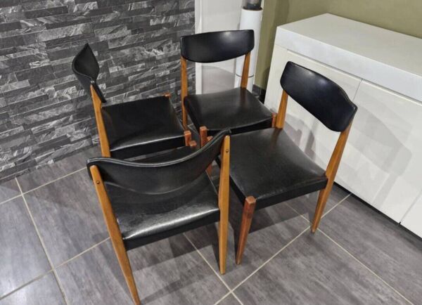Lot de 4 chaises scandinaves, années 1970