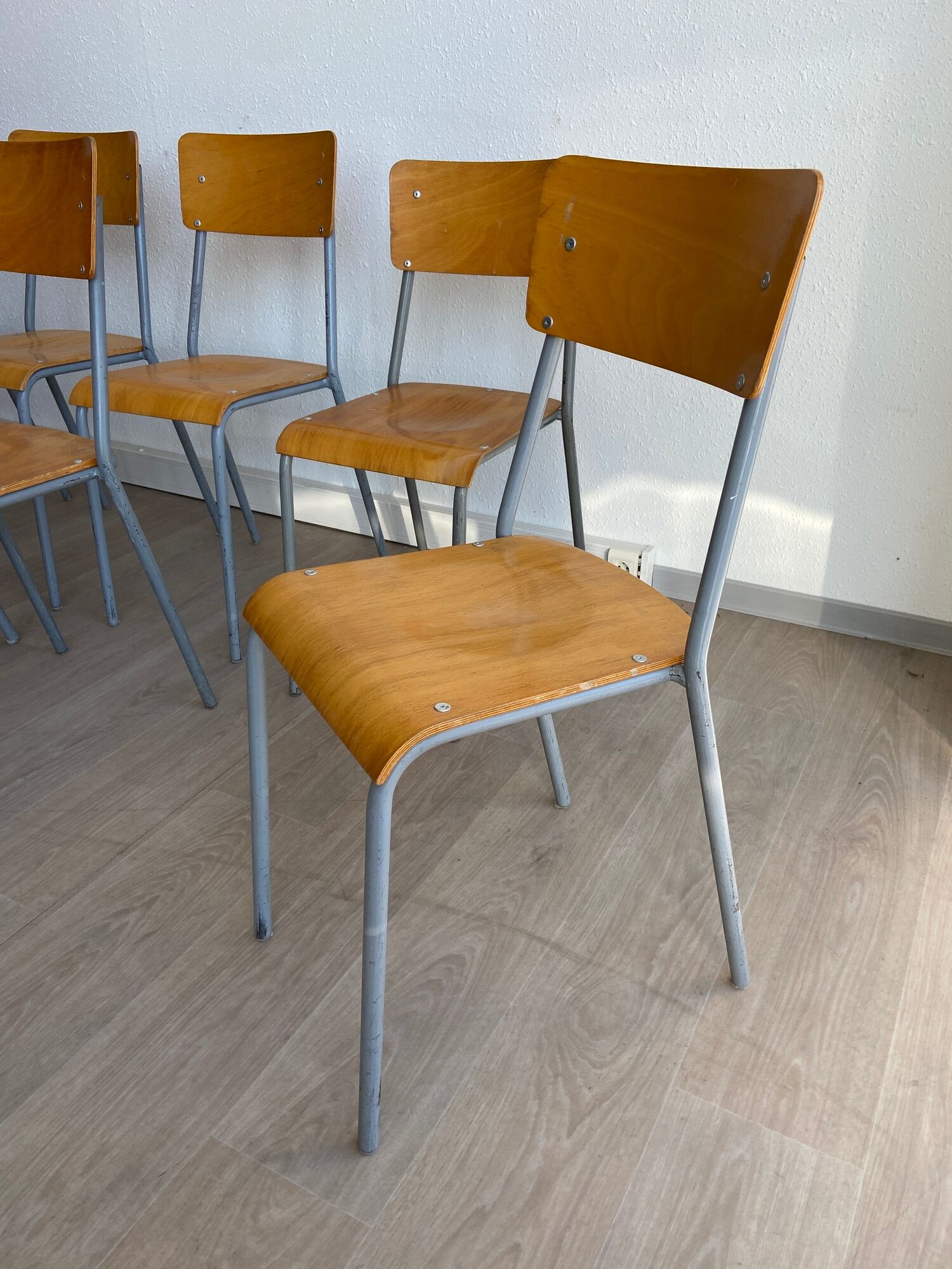 Set of 10 school chairs 70s