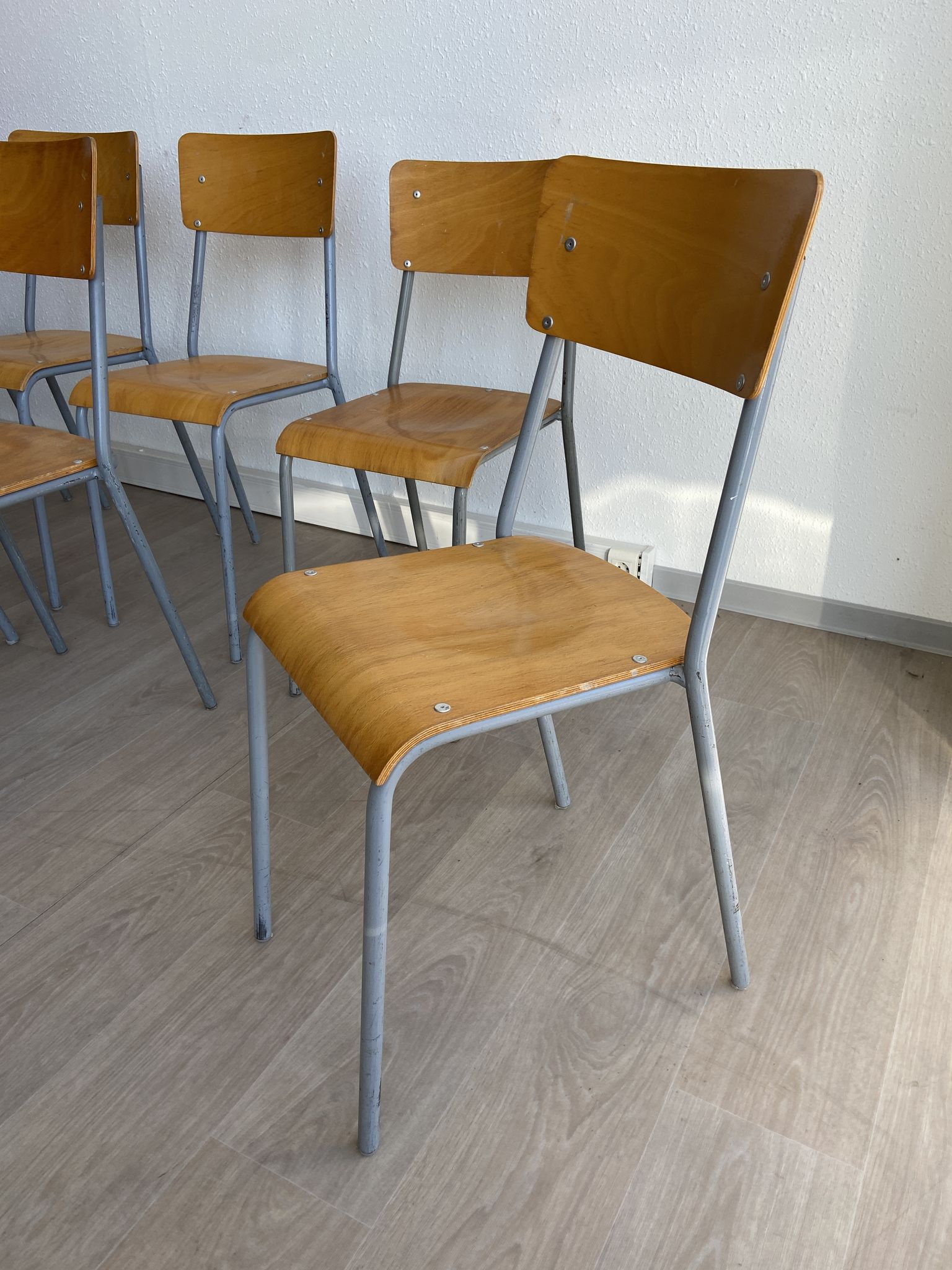 Set of 10 school chairs 70s