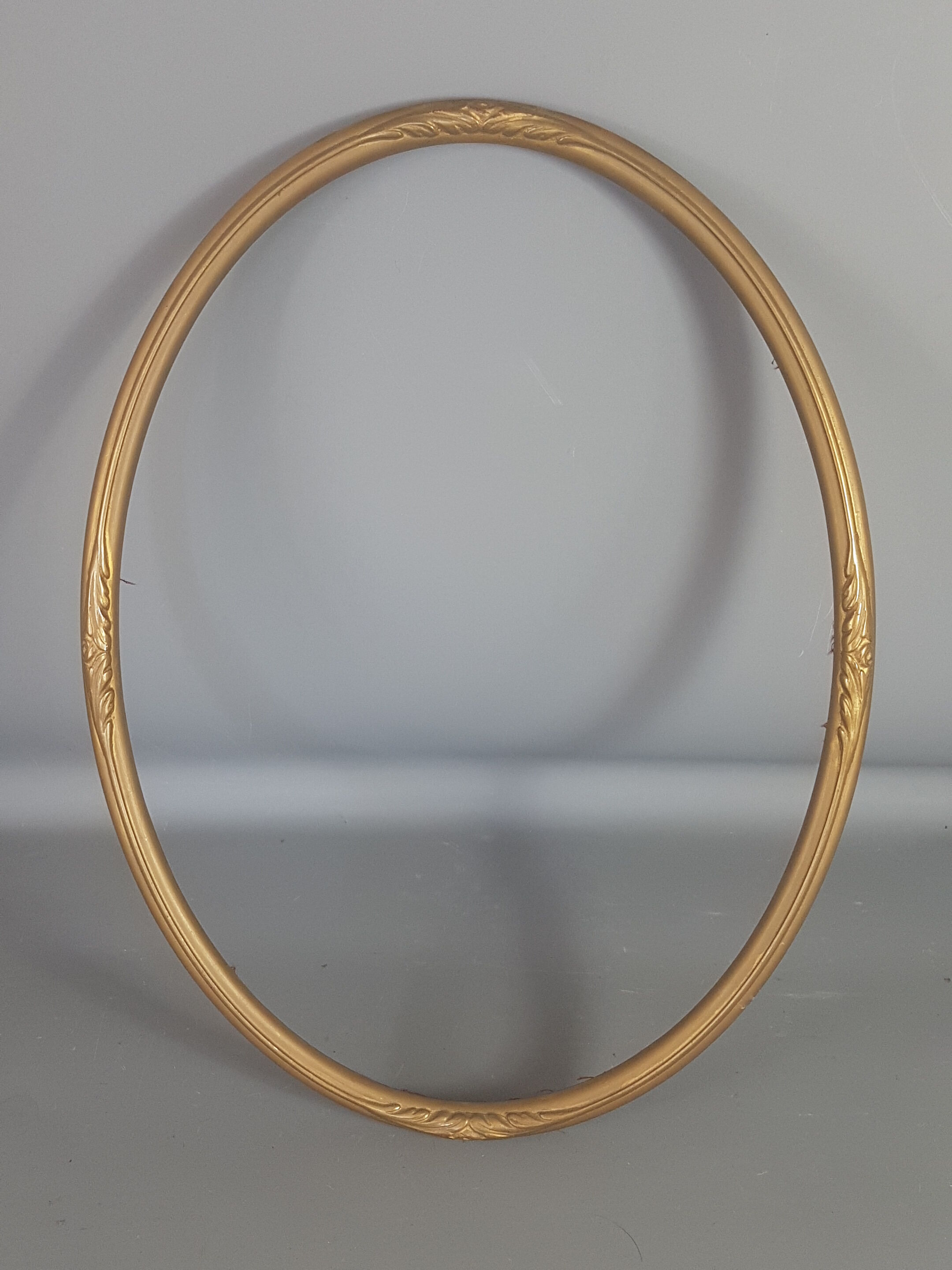 Fine old oval frame wood - gilded stucco 42x31 cm
