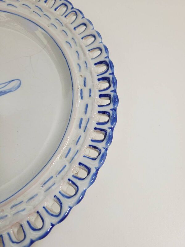 Assiette ancienne en faïence – Émile Gallé à Saint-Clément