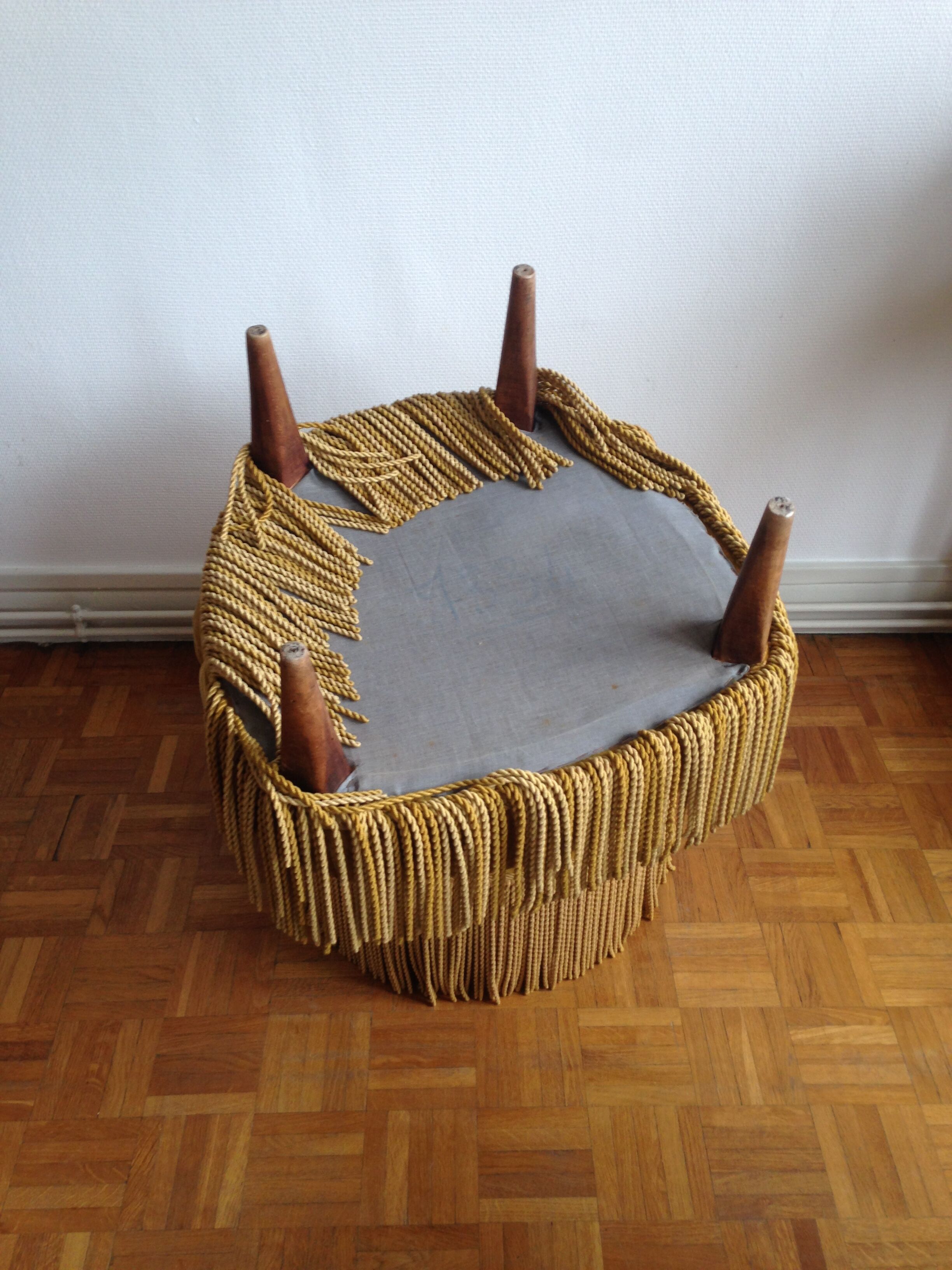 Fauteuil crapaud et pouf velours jaune