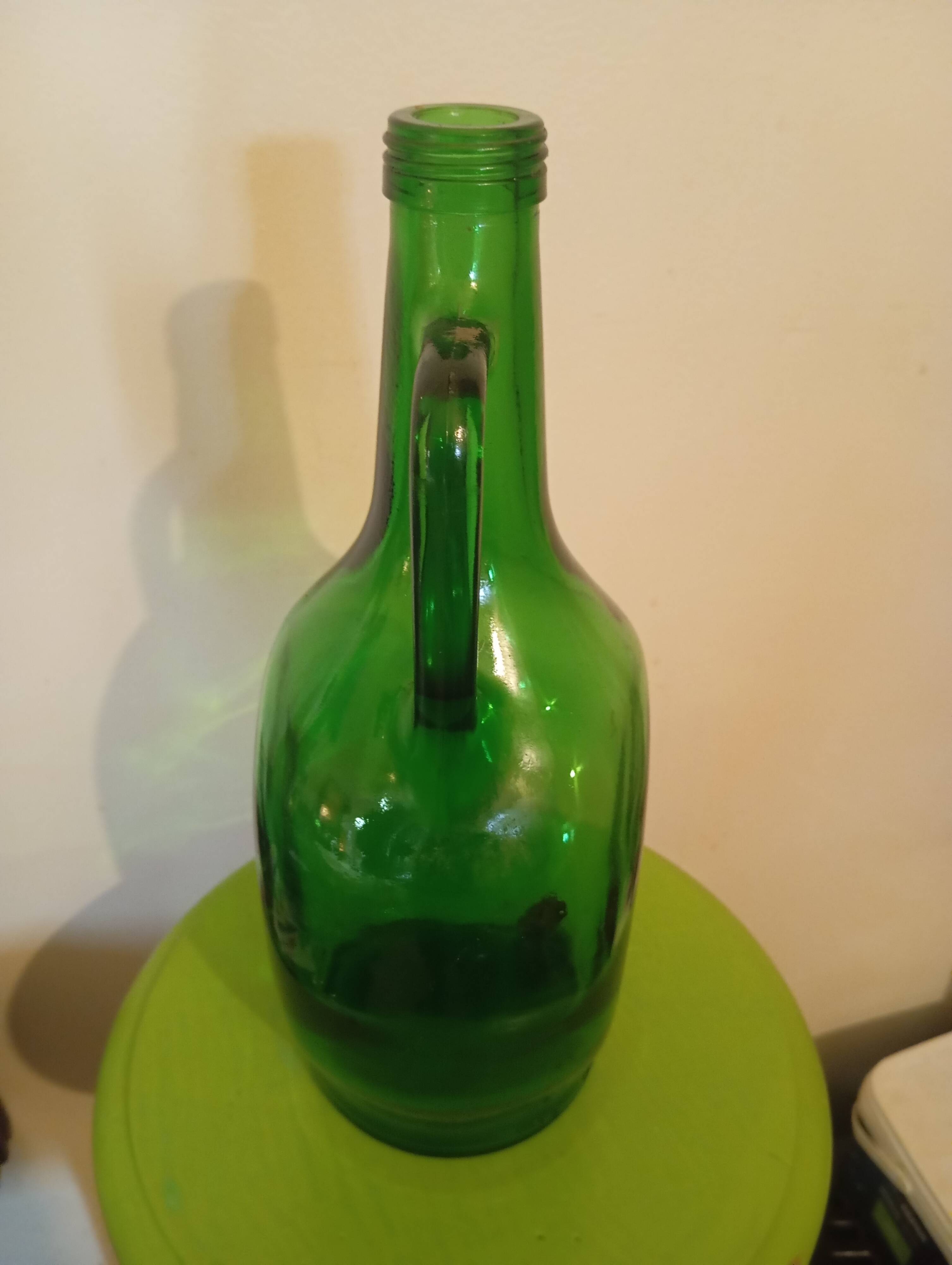 GREEN GLASS CRUCIBLE TYPE DAME JEANNE