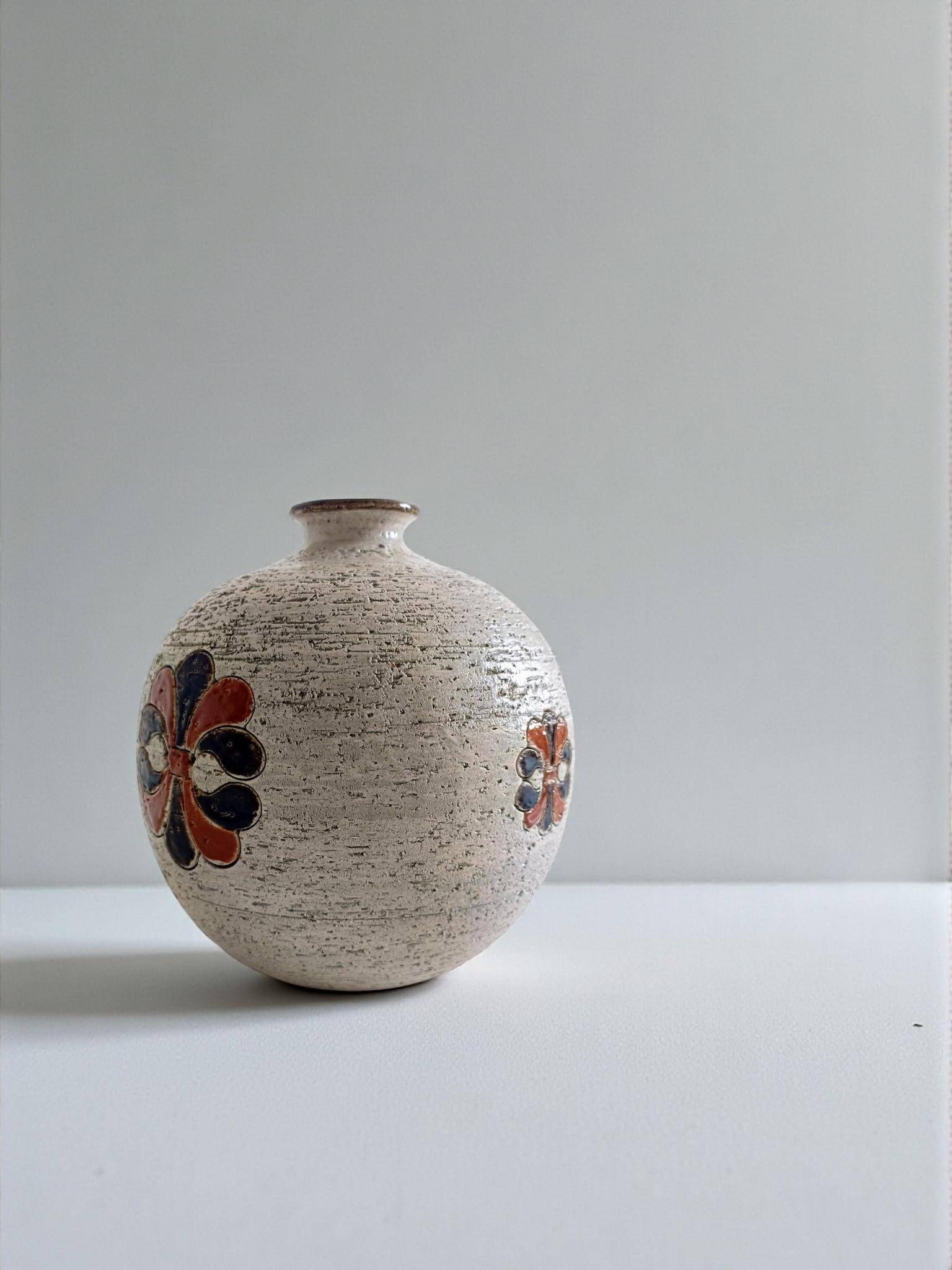 Bitossi by Aldo Londi Chamotte Ball Vase, Italy, 1960s