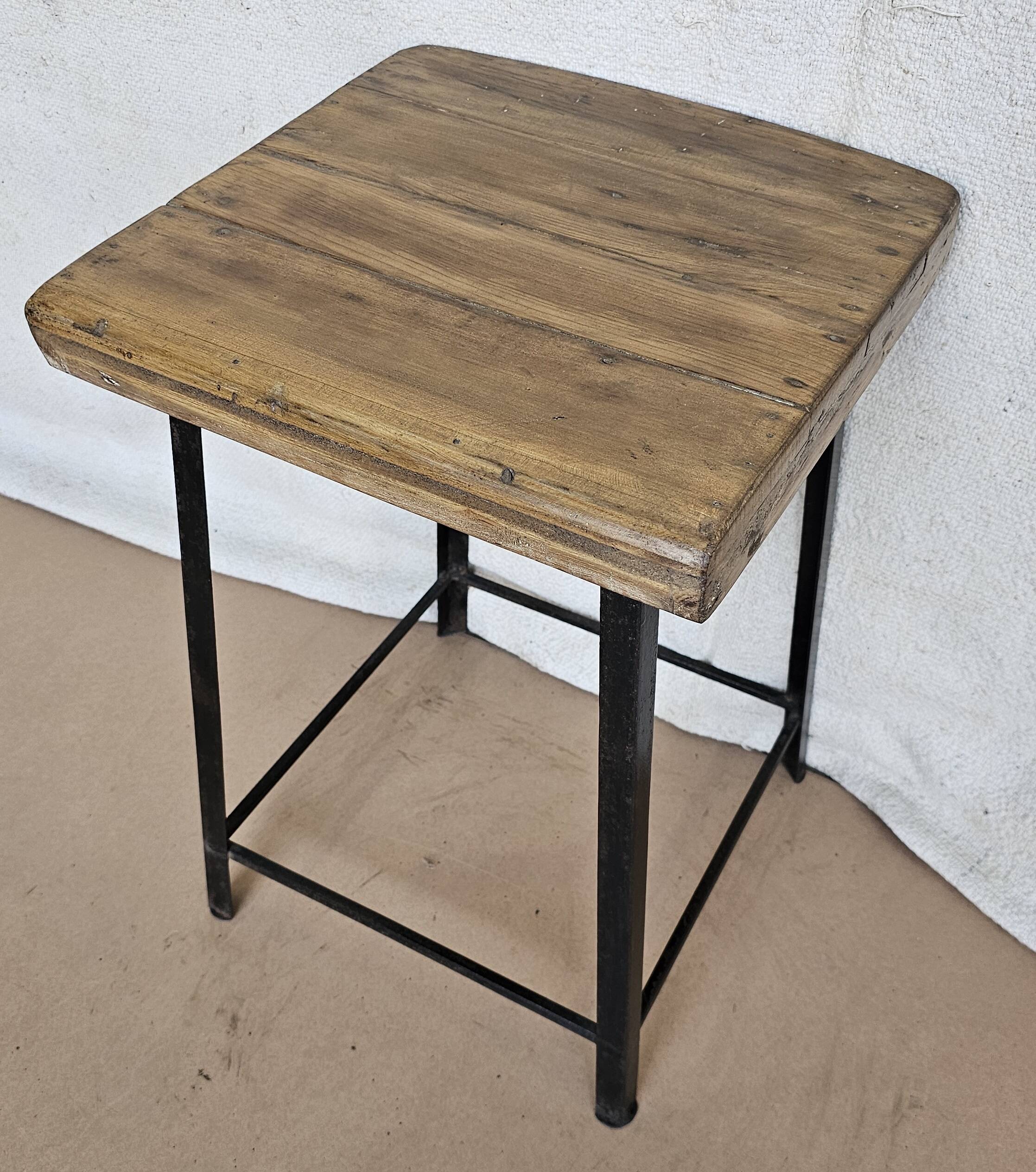 Old workshop stool in wood + wrought iron