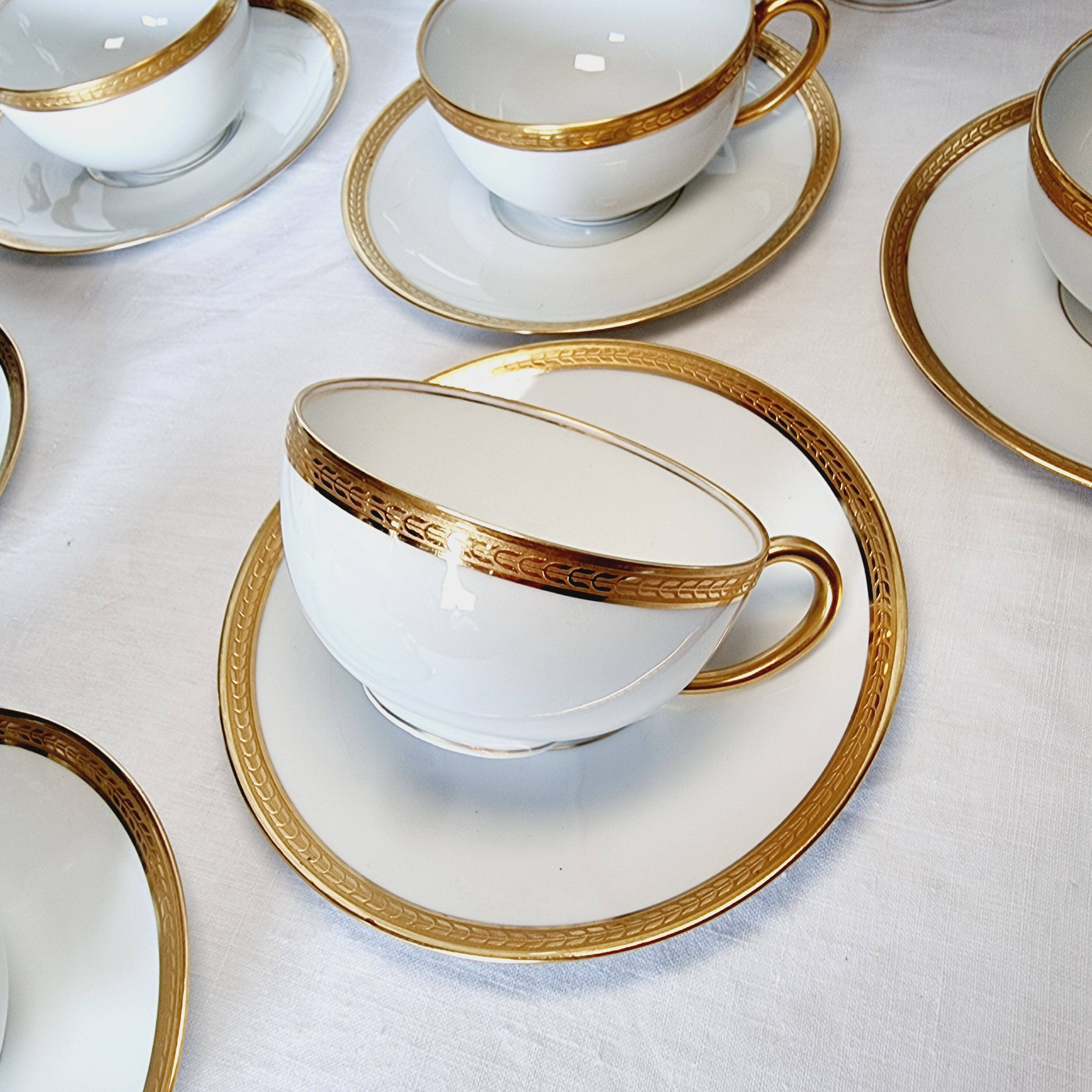 Impeccable Haviland Limoge coffee or tea service in fine porcelain and/or 24 carat