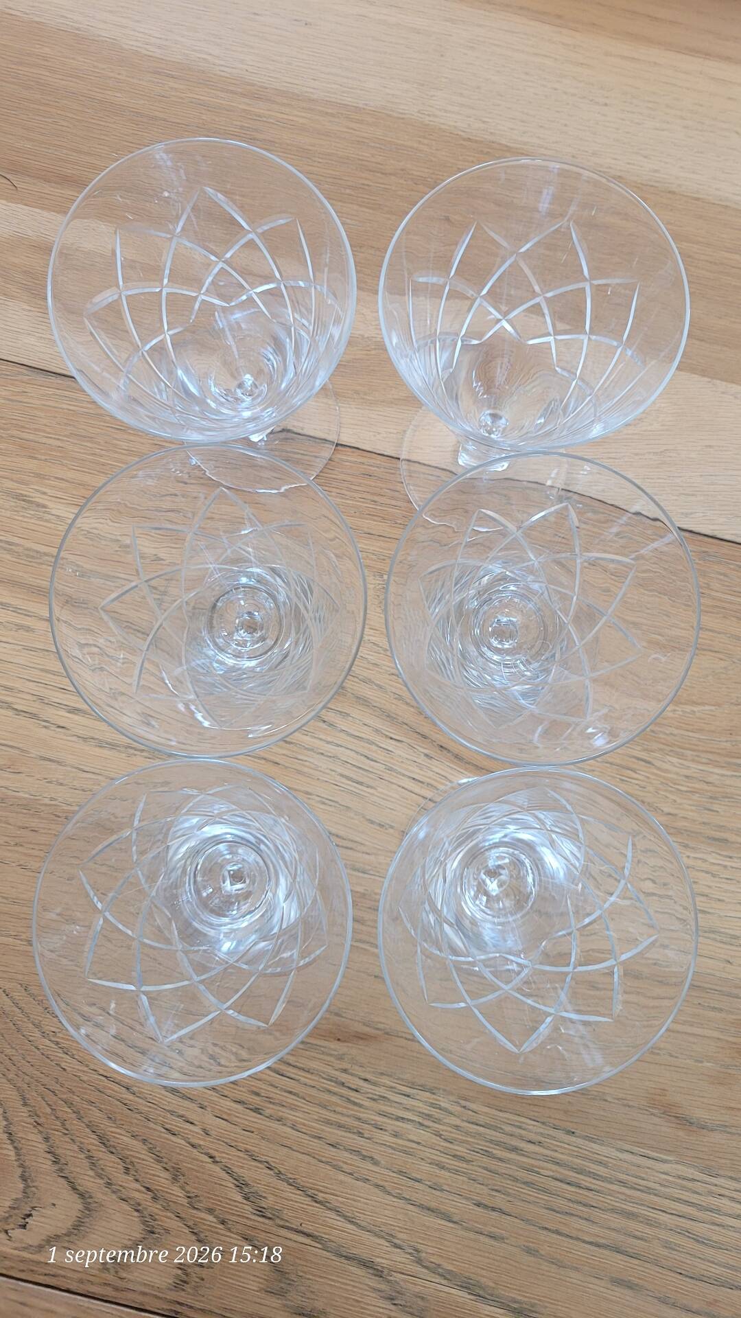6 verres à pied en verre gravé