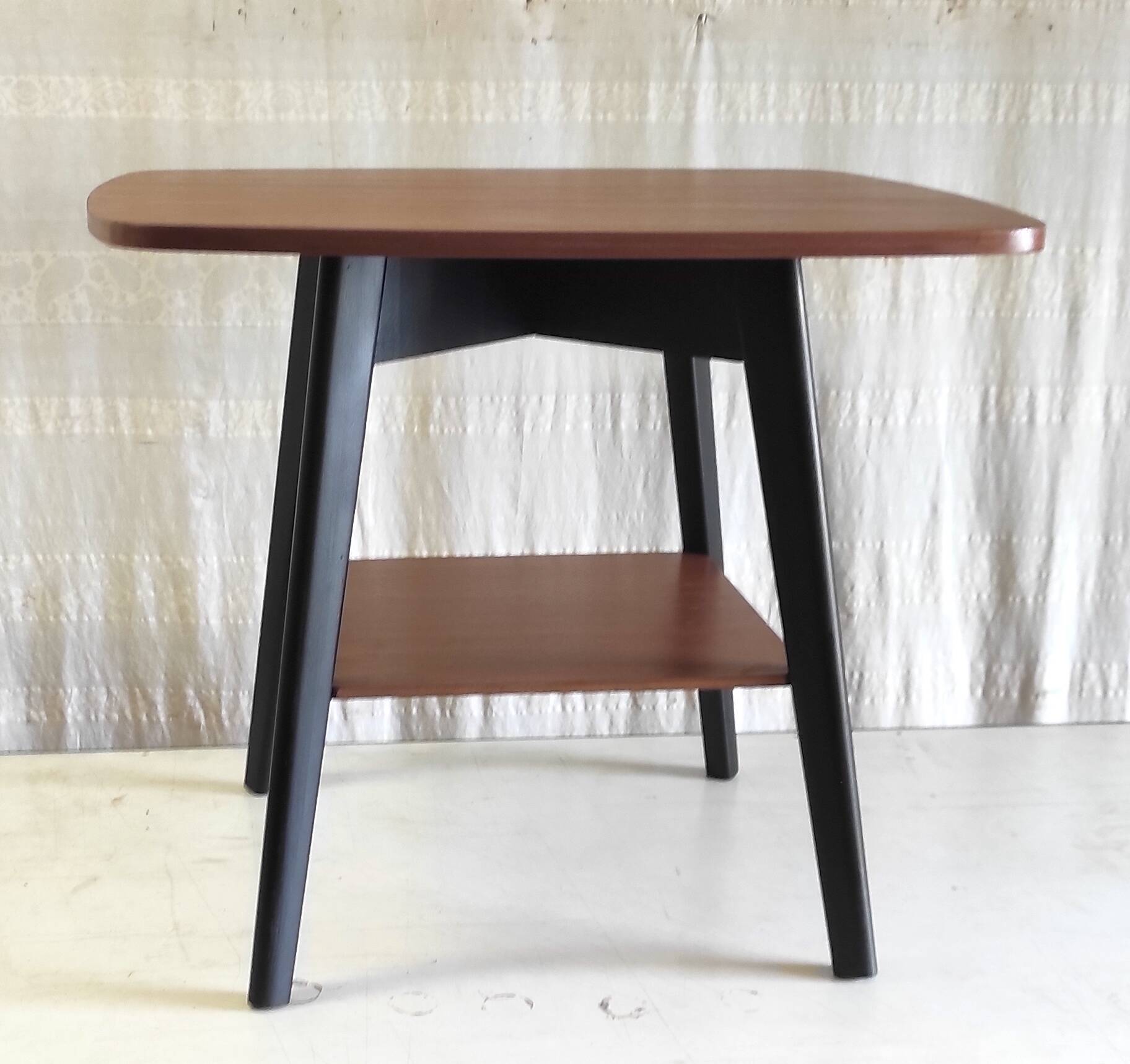 Modernist side table in wood, mid-20th century.