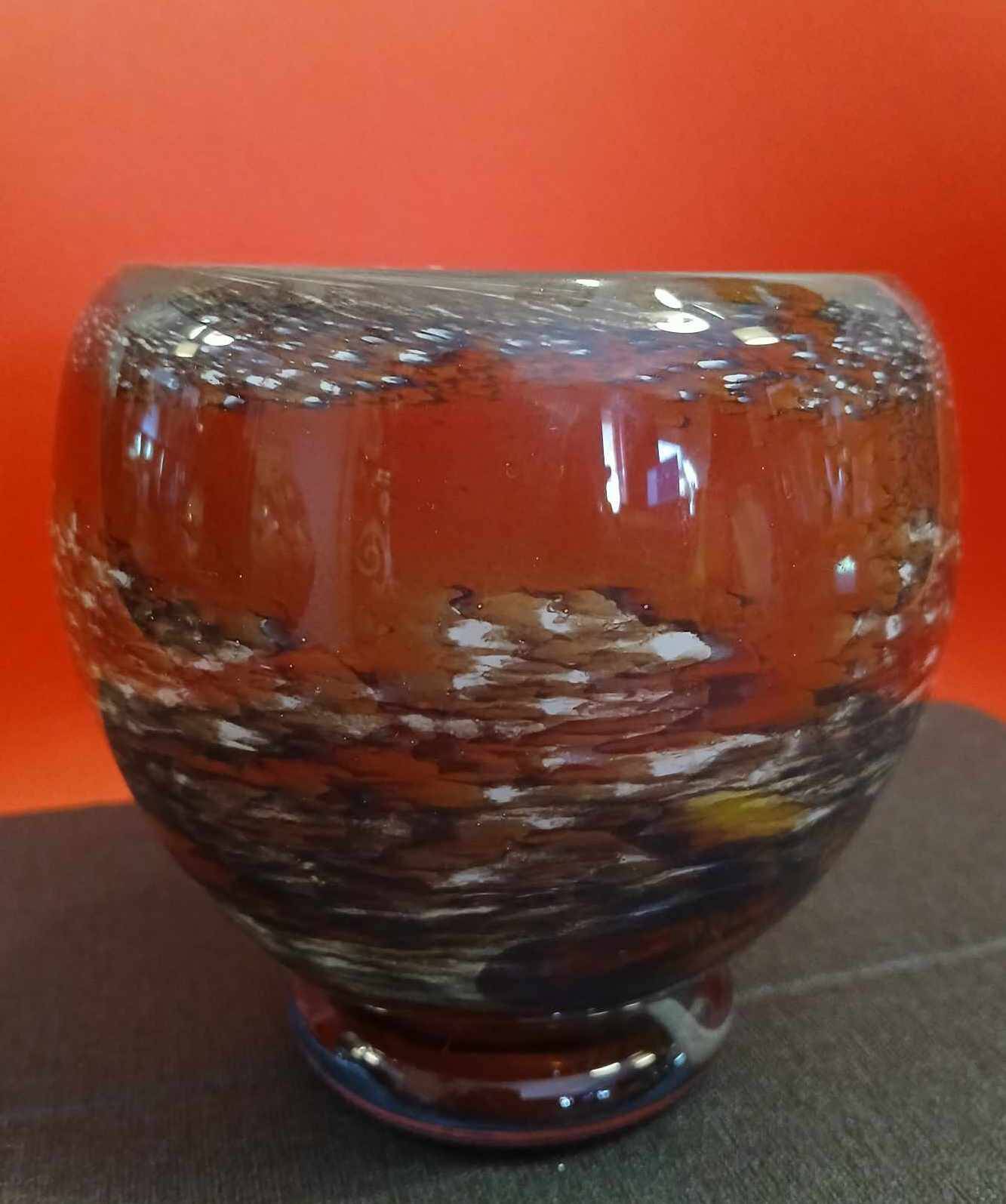 Very pretty vintage blown glass vase in the style of JC Novaro's creations