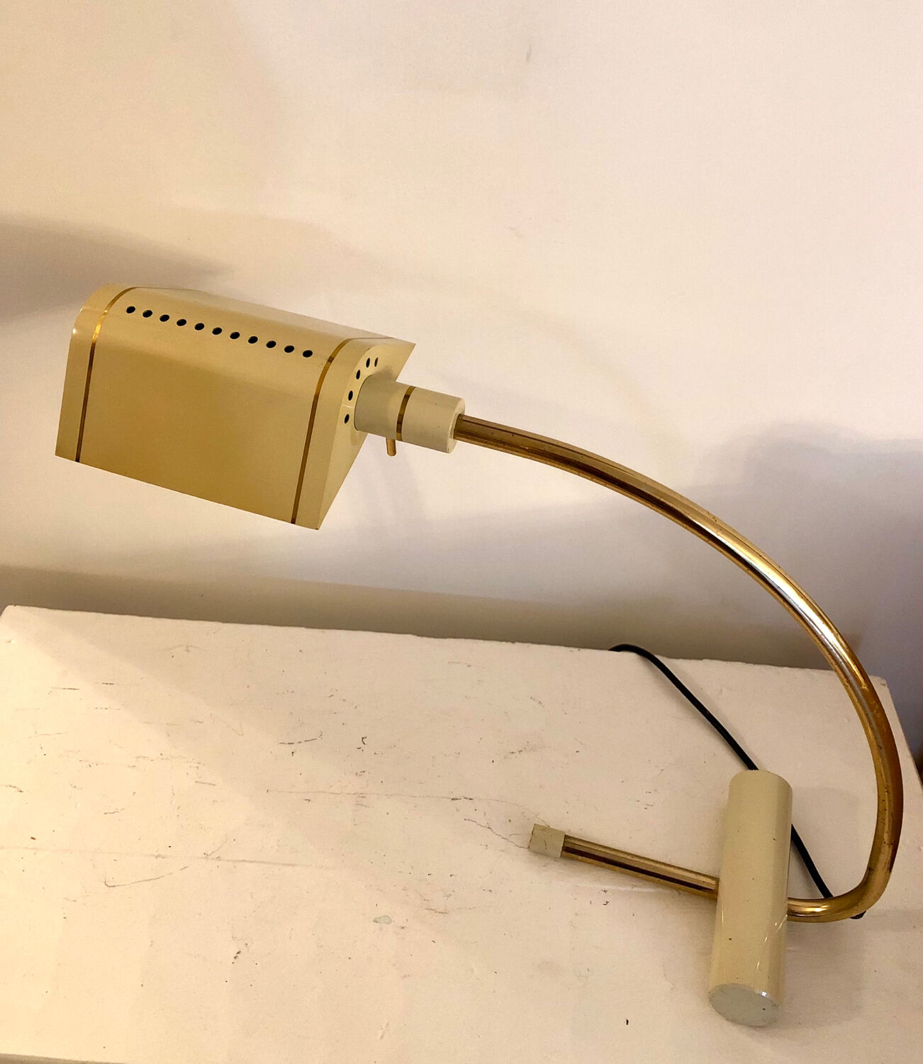 Vintage Italy brass articulated desk lamp.