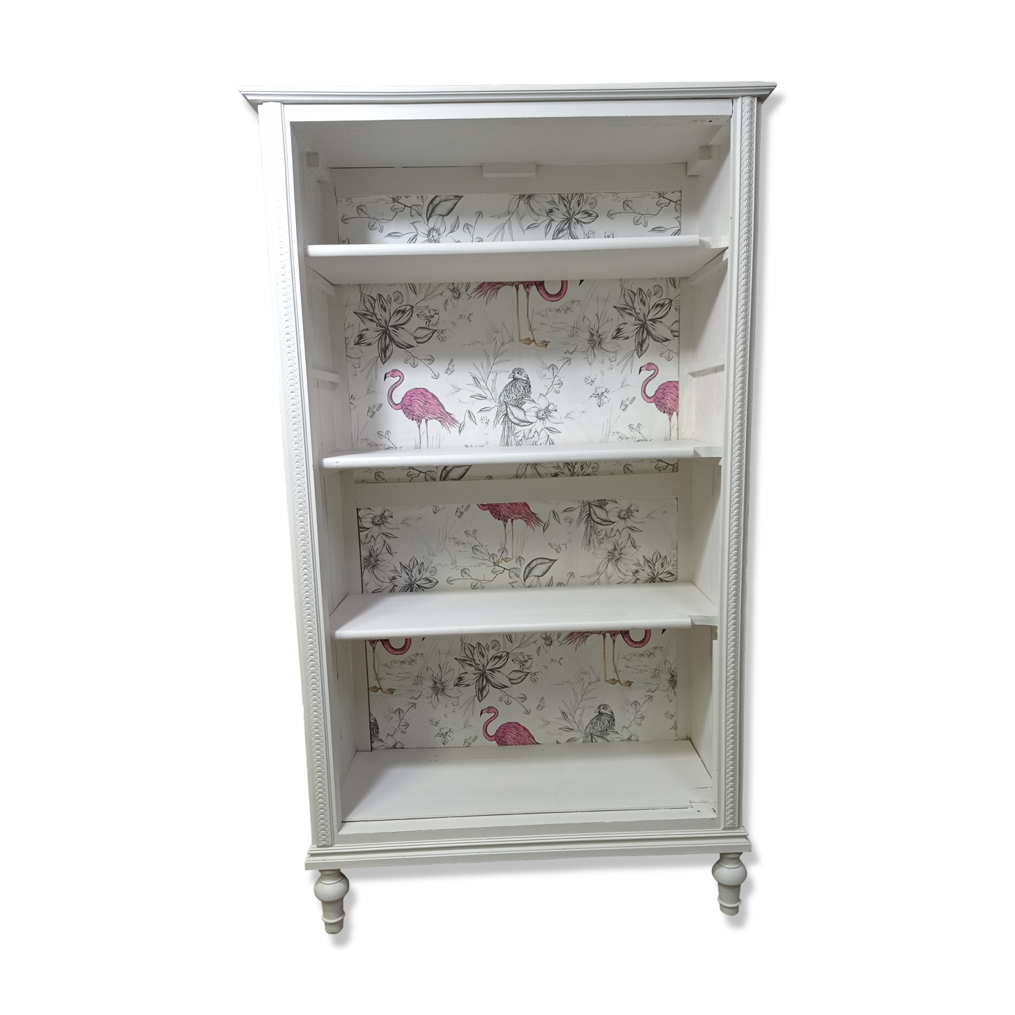 Armoire avec papier peint