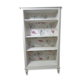 WARDROBE WITH WALLPAPER