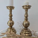 Paire de grands bougeoirs en Laiton