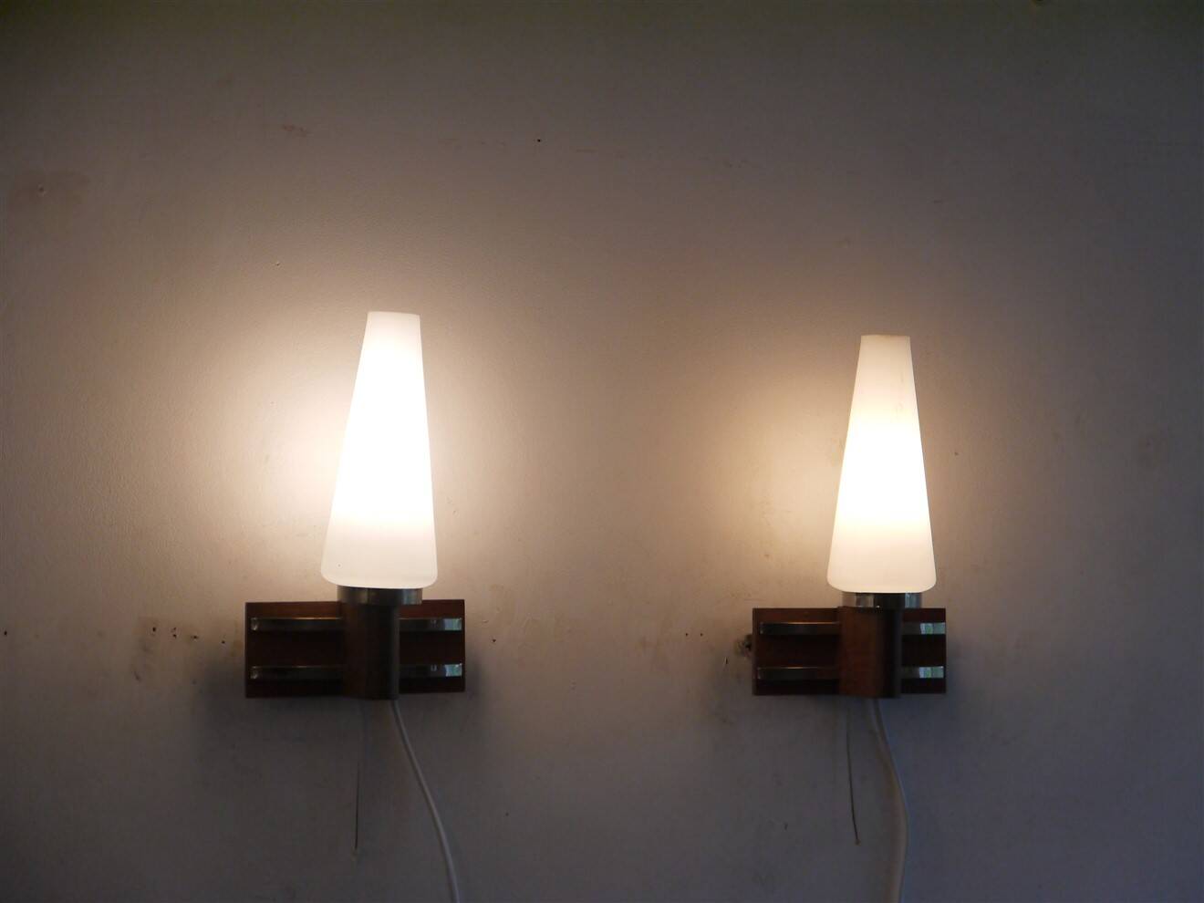 Pair of Scandinavian wall lights in teak and opaline from the 1960s.