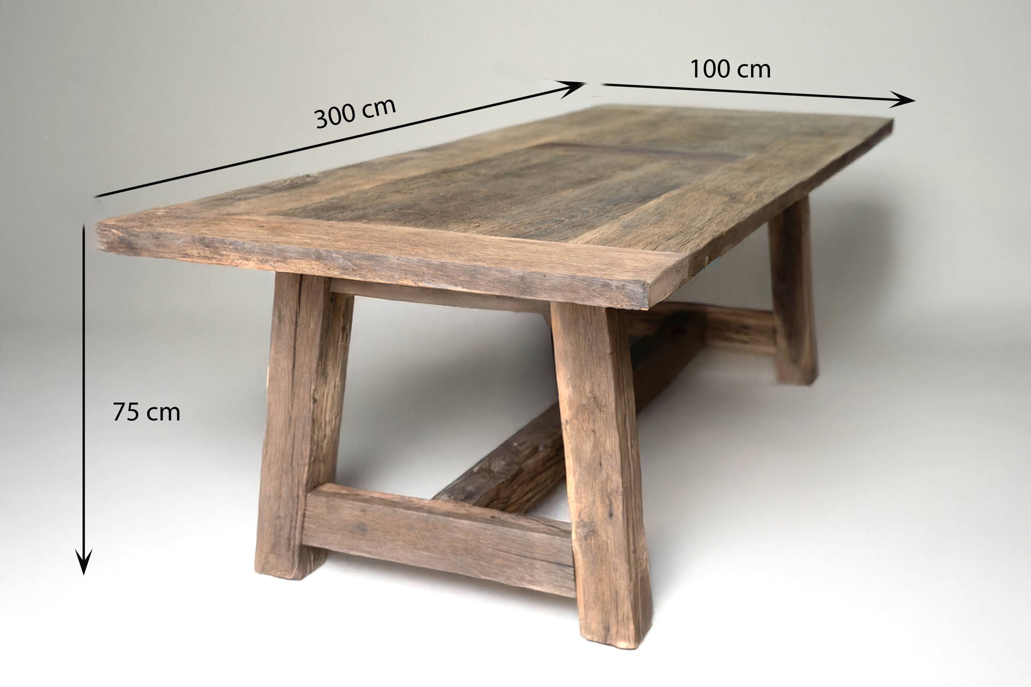 Solid oak table in Provençal style