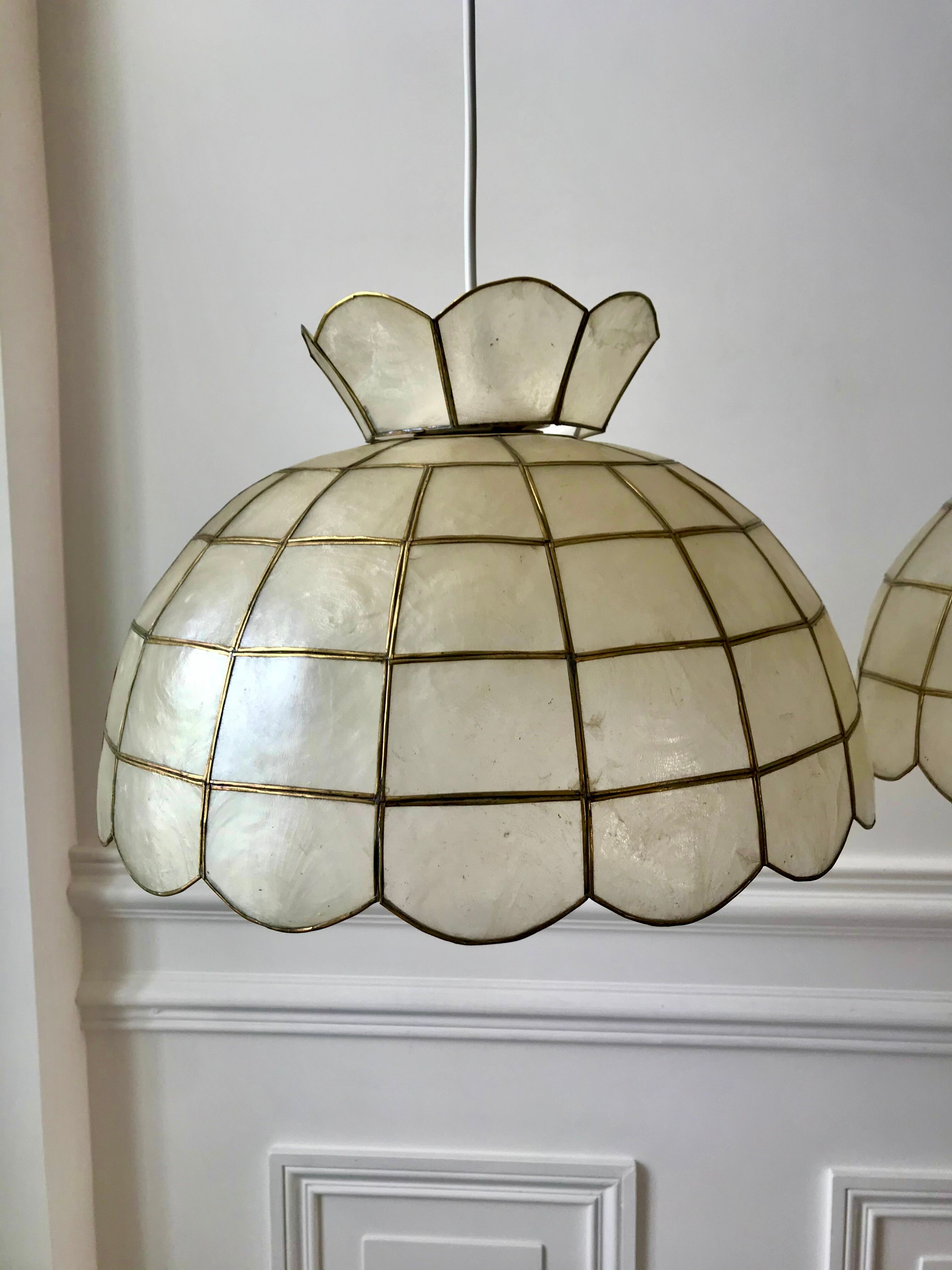 Pair of mother-of-pearl and brass suspensions 60-70s