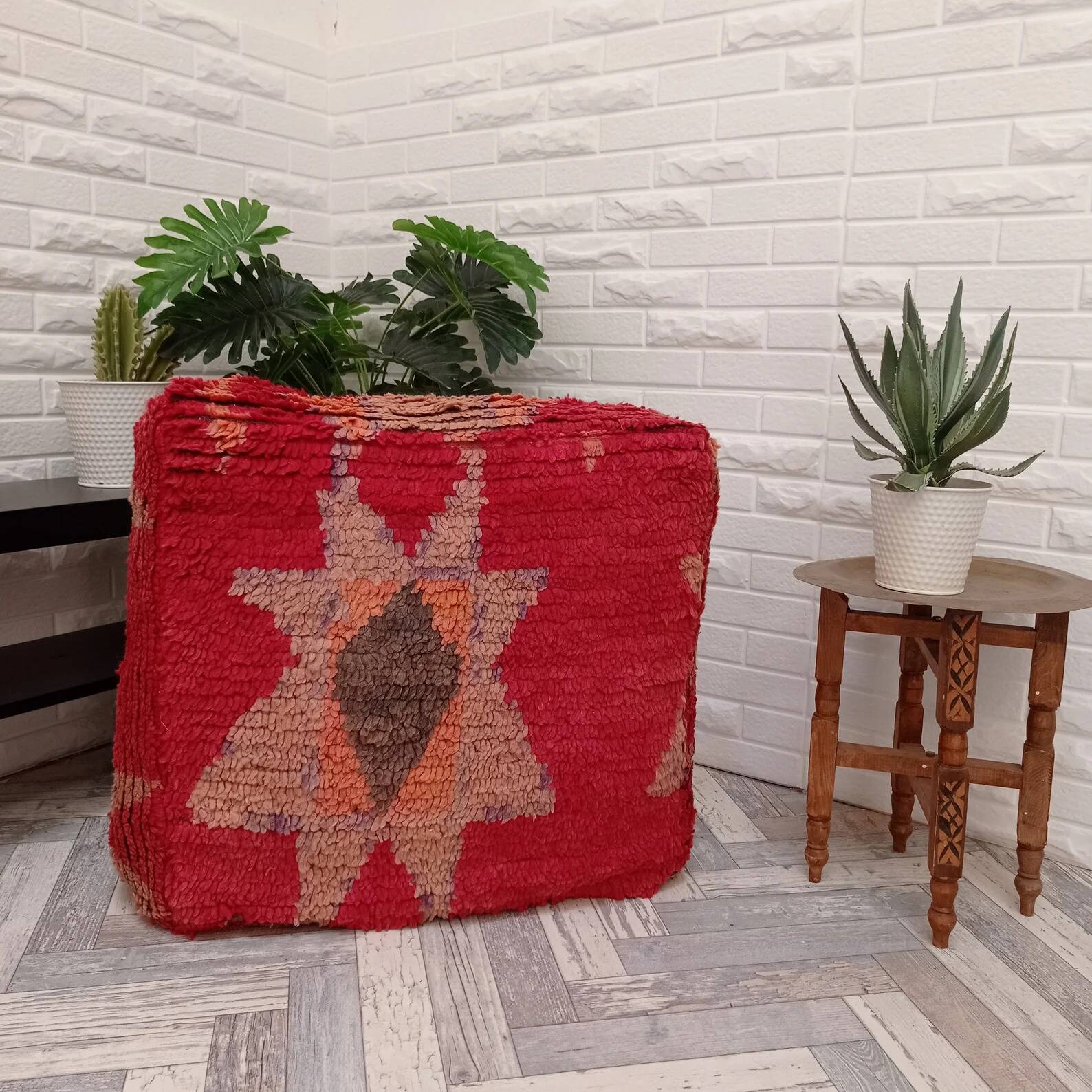 Handmade Berber pouf in wool 60 X 60 X 20 CM