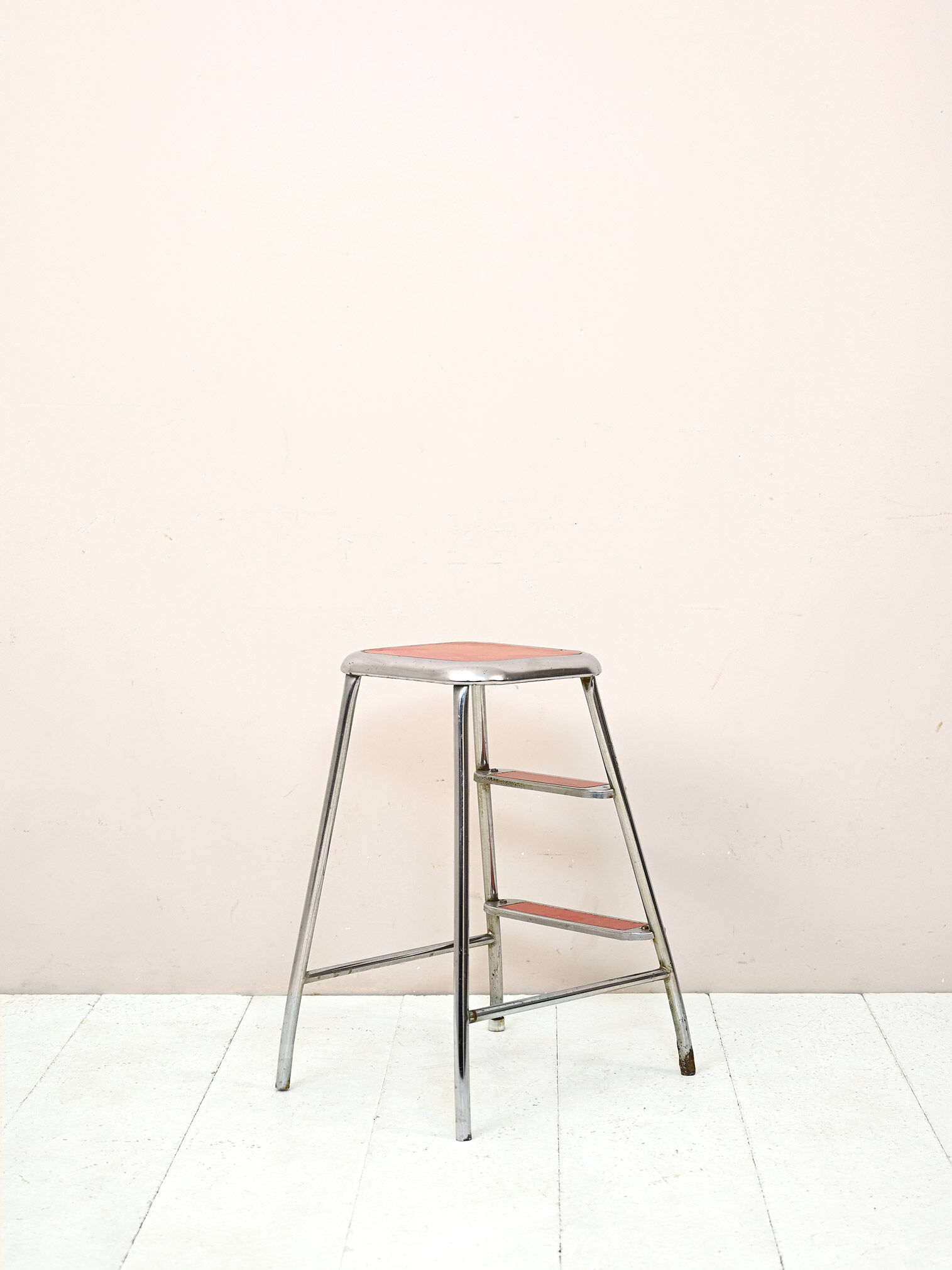 Metal ladder / red